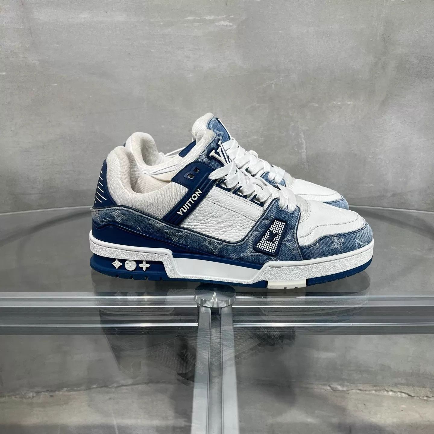 Louis Vuitton LV Trainer white blue denim UK6 / 40 Size US 7 / EU 40 - 3 Thumbnail