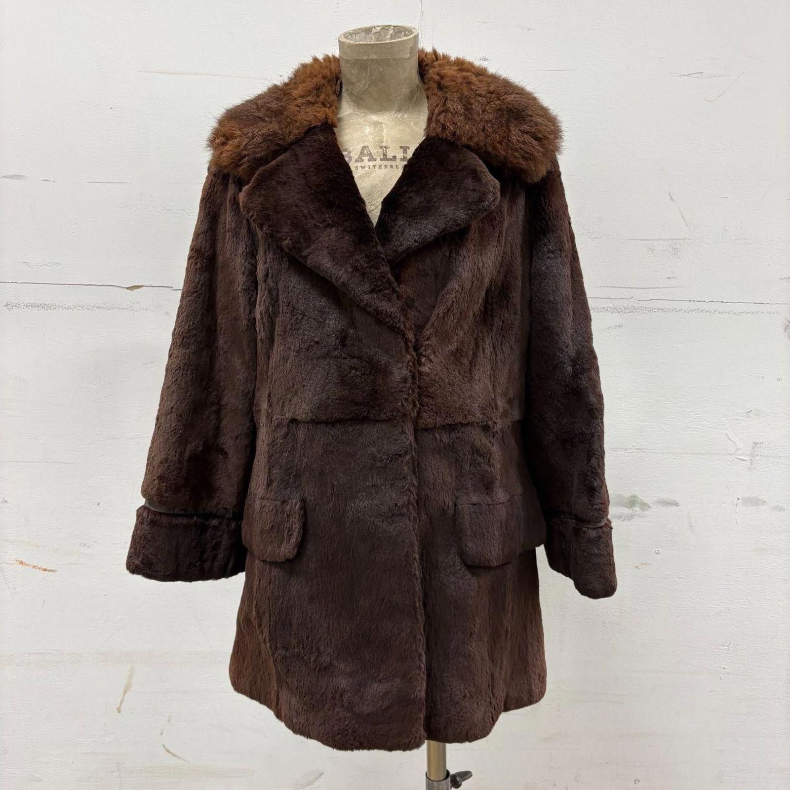 Other Vintage Chocolate Brown Rabbit or Nutria Real Fur Coat Size M / US 6-8 / IT 42-44 - 1 Thumbnail