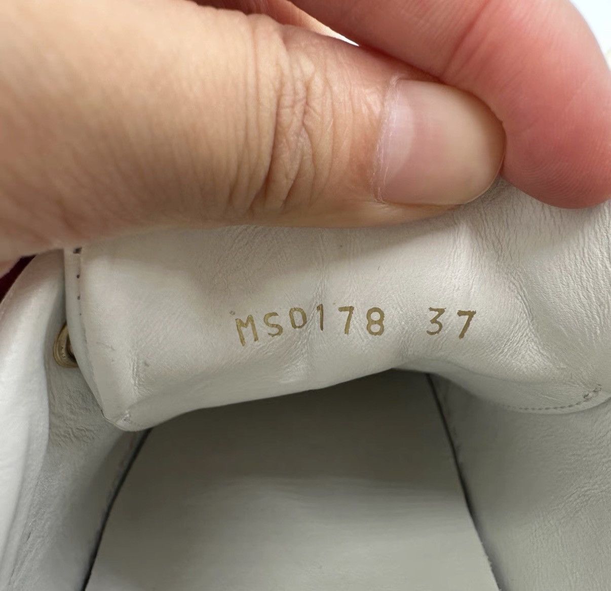 Louis Vuitton Louis Vuitton Block Mink Fur White Sneakers K12 Size US 7 / IT 37 - 6 Thumbnail