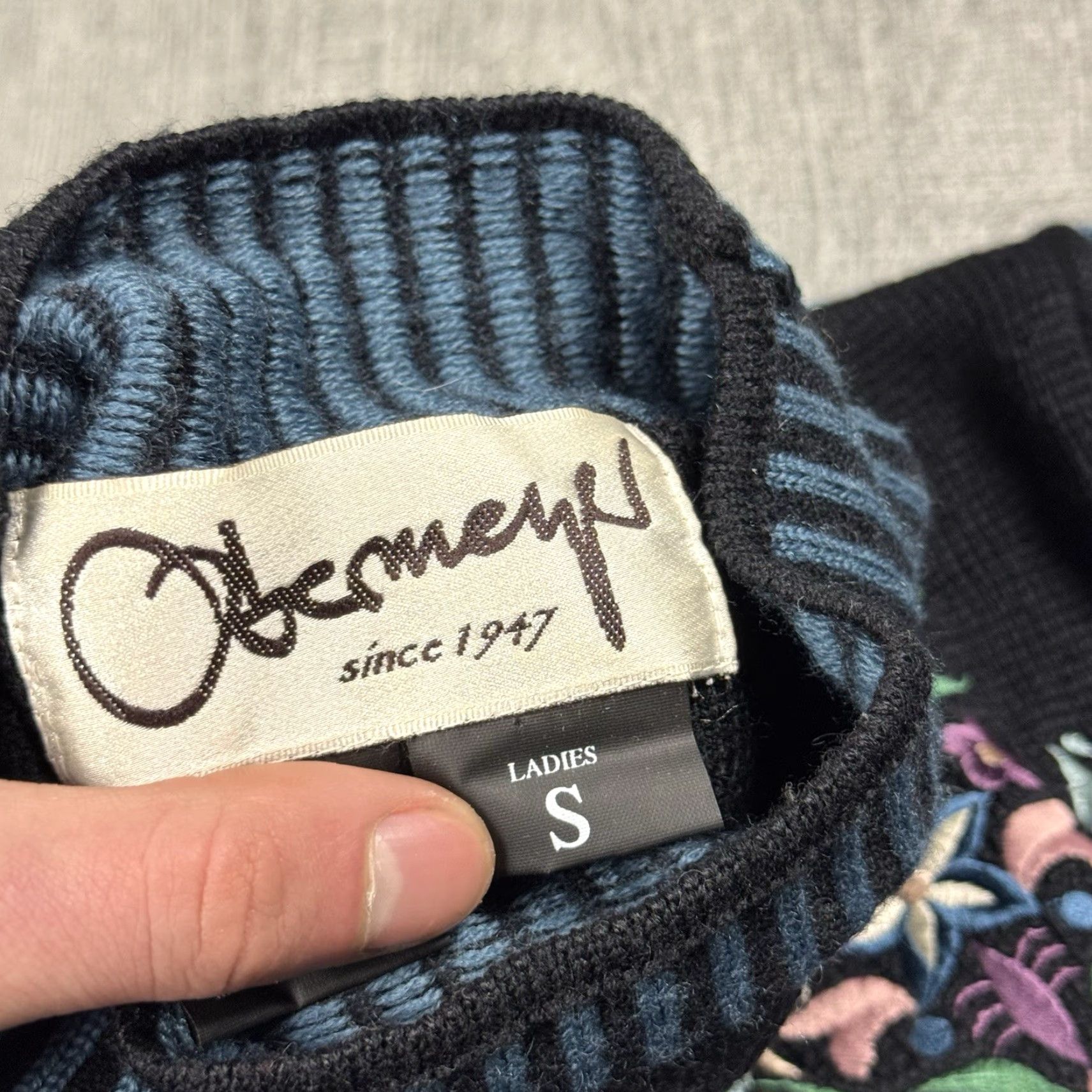 Obermeyer VINTAGE Obermeyer Women's Ski Pullover Wool Blend Sweater Mock Neck Floral 90s Nordic Knit Blue Small Women’s Sweater Size S / US 4 / IT 40 - 7 Thumbnail