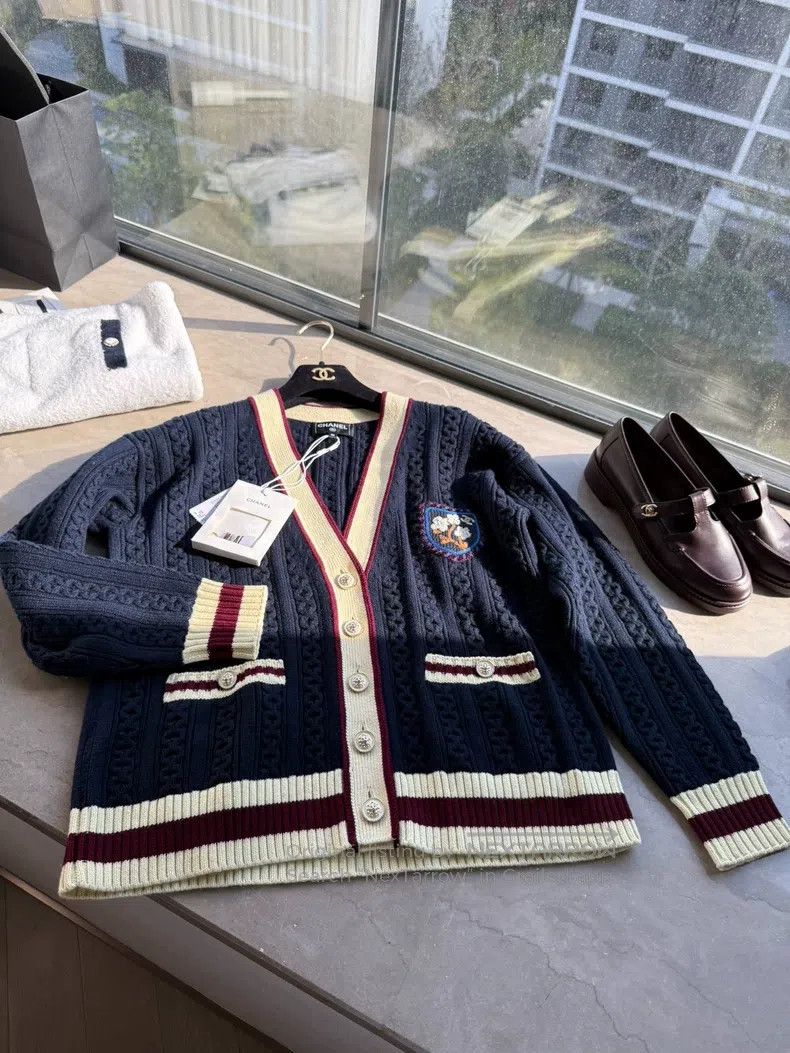 Chanel Chanel College-style cardigan coat Size XS / US 0-2 / IT 36-38 - 1 Thumbnail
