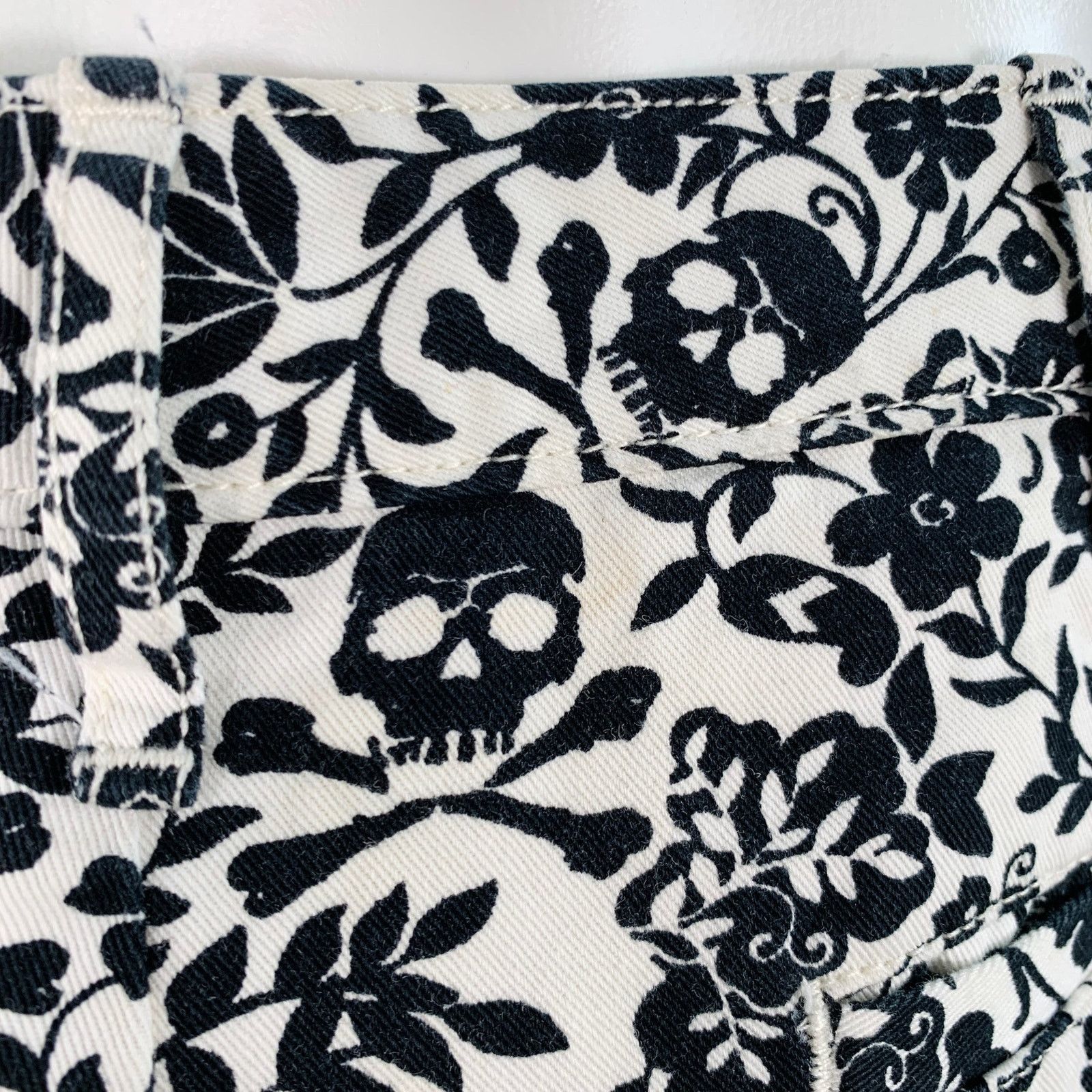 Other DENIM & SUPPLY White Black Abstract Floral Skull Shorts Size US 30 / EU 46 - 5 Thumbnail