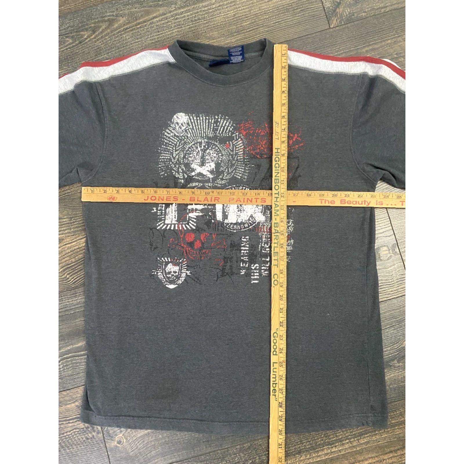 Bugle Boy VINTAGE Bugle Boy Graphic Print T-Shirt Skulls Stripe Sleeve Men’s Large Gray Cotton Crew Neck Short Sleeve Mens Size US L / EU 52-54 / 3 - 4 Thumbnail