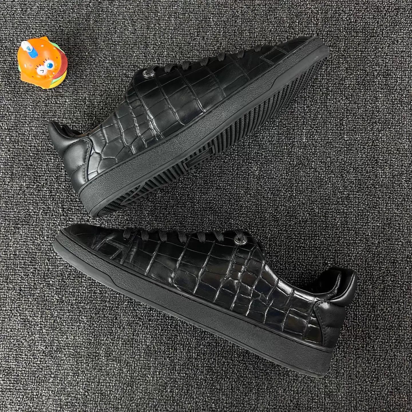 Louis Vuitton LV Black Crocodile Embossed Sneaker 41 Size US 8 / EU 41 - 3 Thumbnail