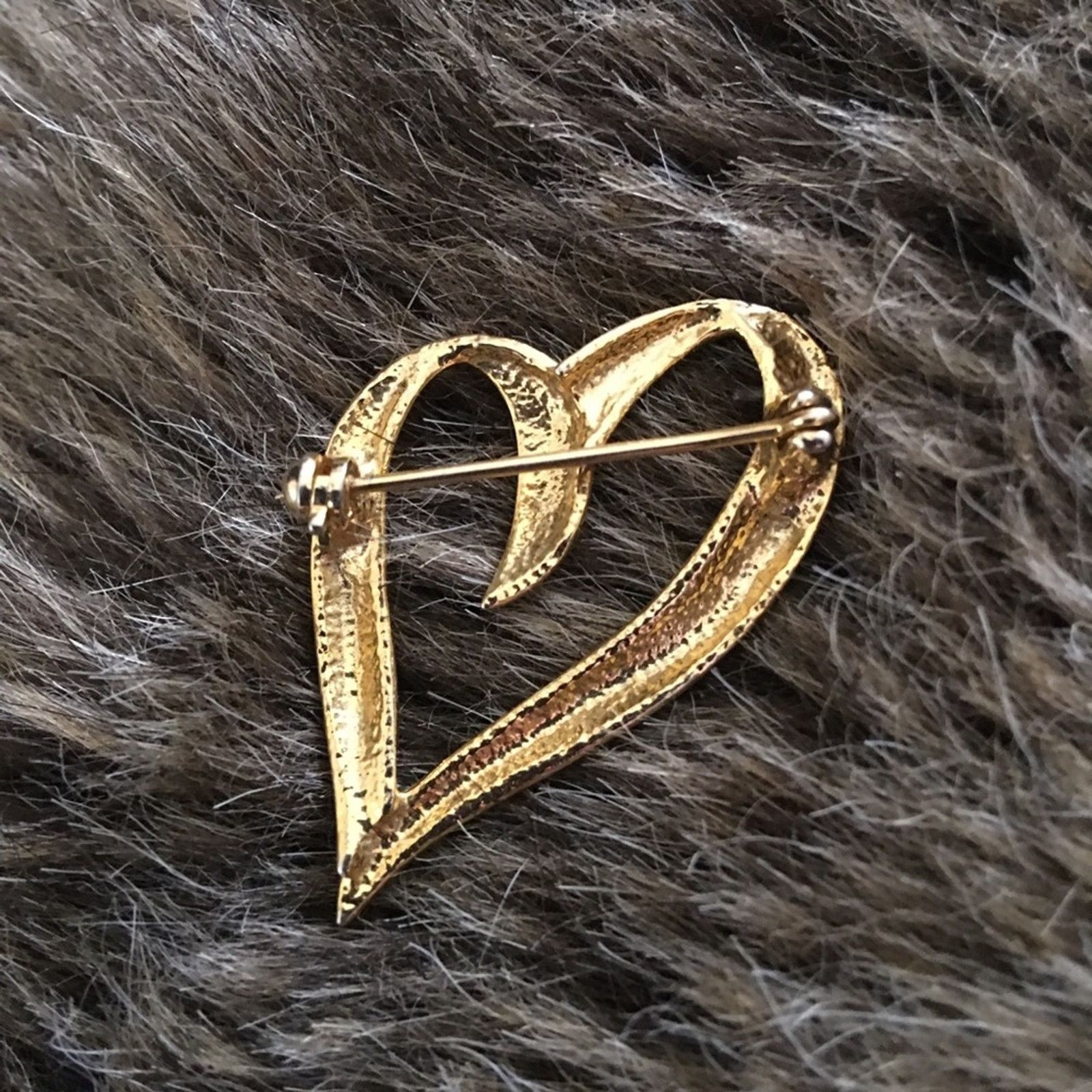 Vintage Vintage gold tone rhinestone heart pin brooch Size ONE SIZE - 2 Thumbnail