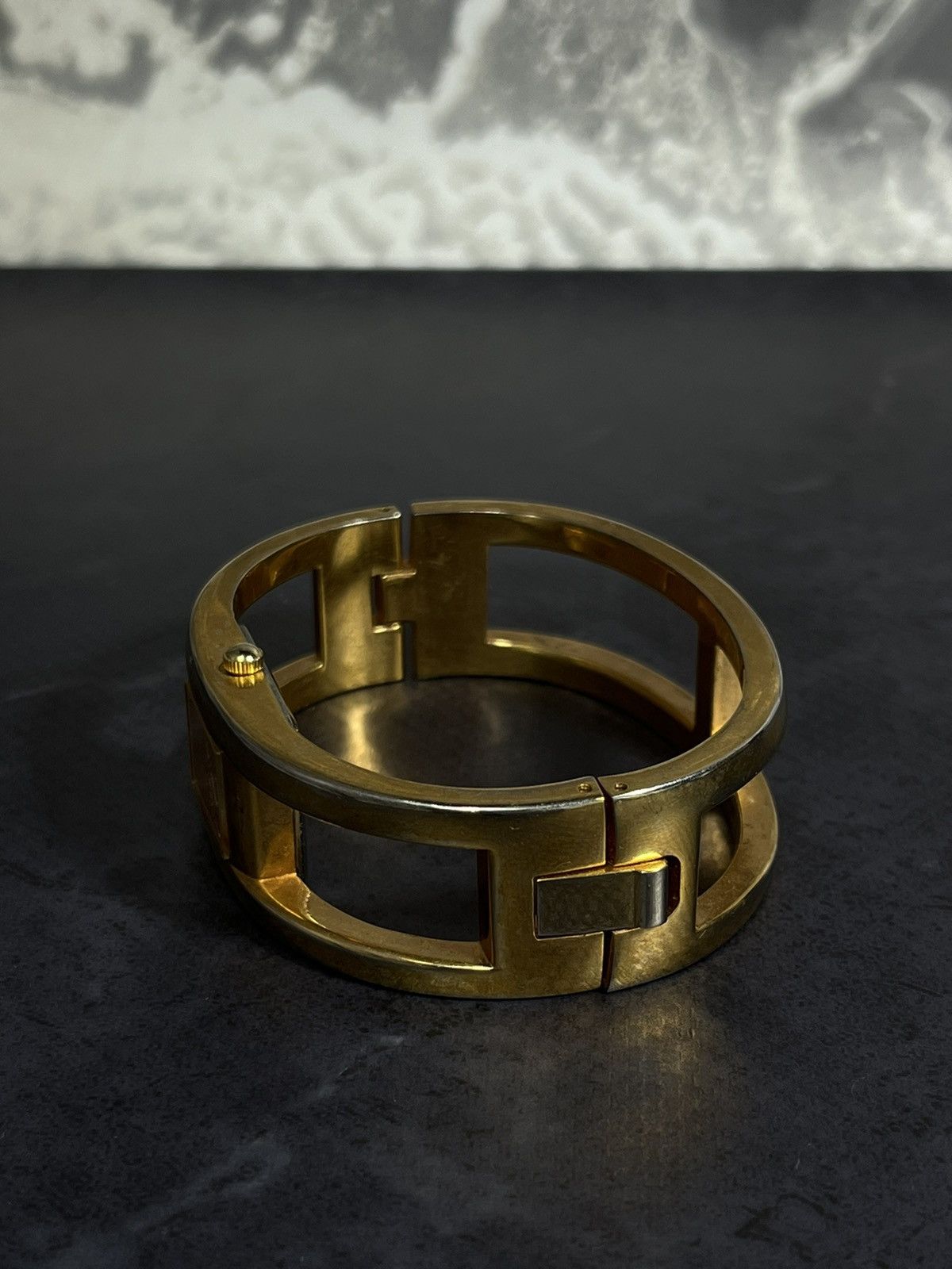 Japanese Brand Omax Gold Cuff Watch, Minimalist Design, Japanese Quartz Size ONE SIZE - 4 Thumbnail