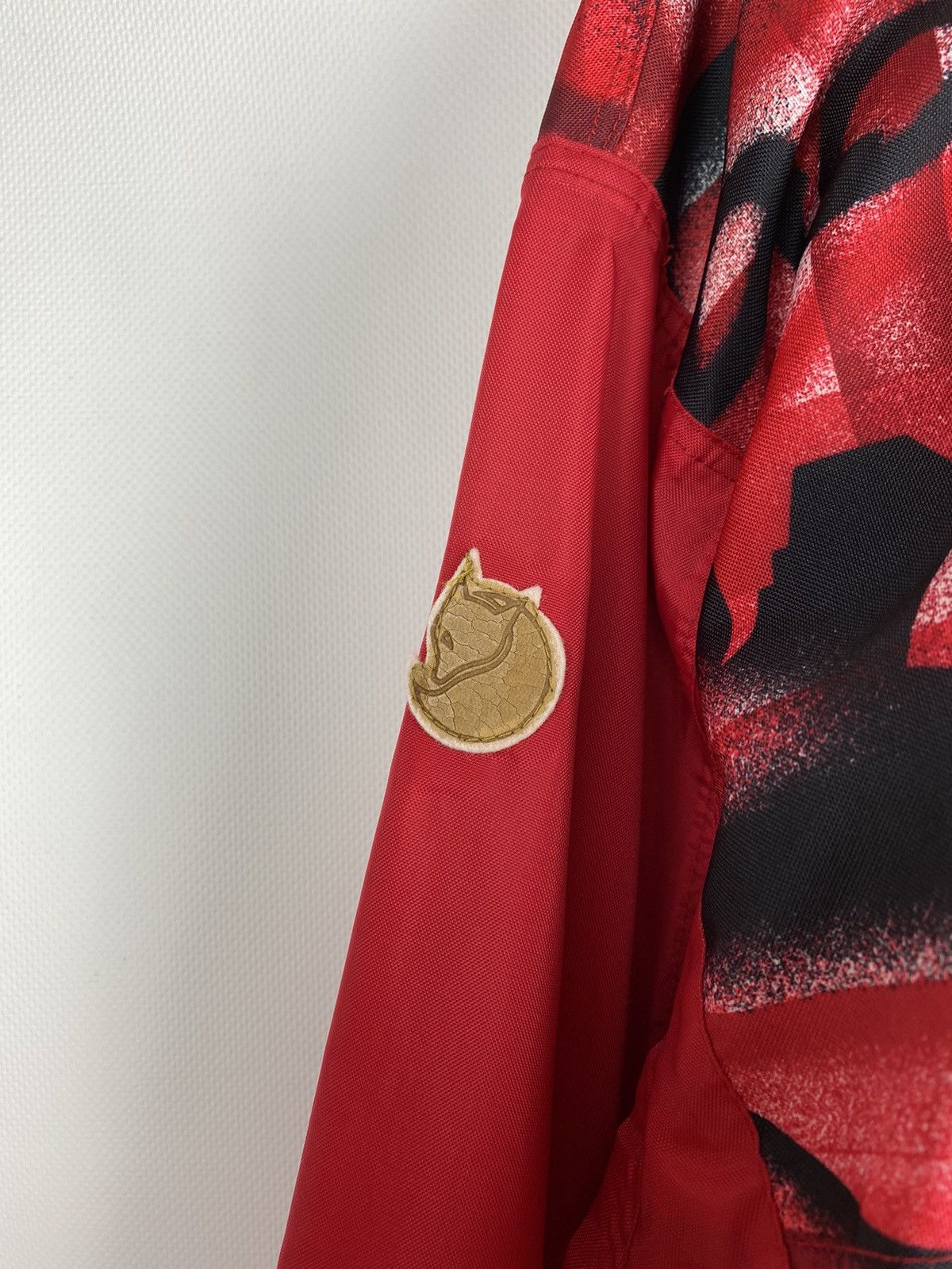Fjallraven × Vintage Fjallraven vintage overprinted hooded windbreaker jacket Size US L / EU 52-54 / 3 - 19 Thumbnail