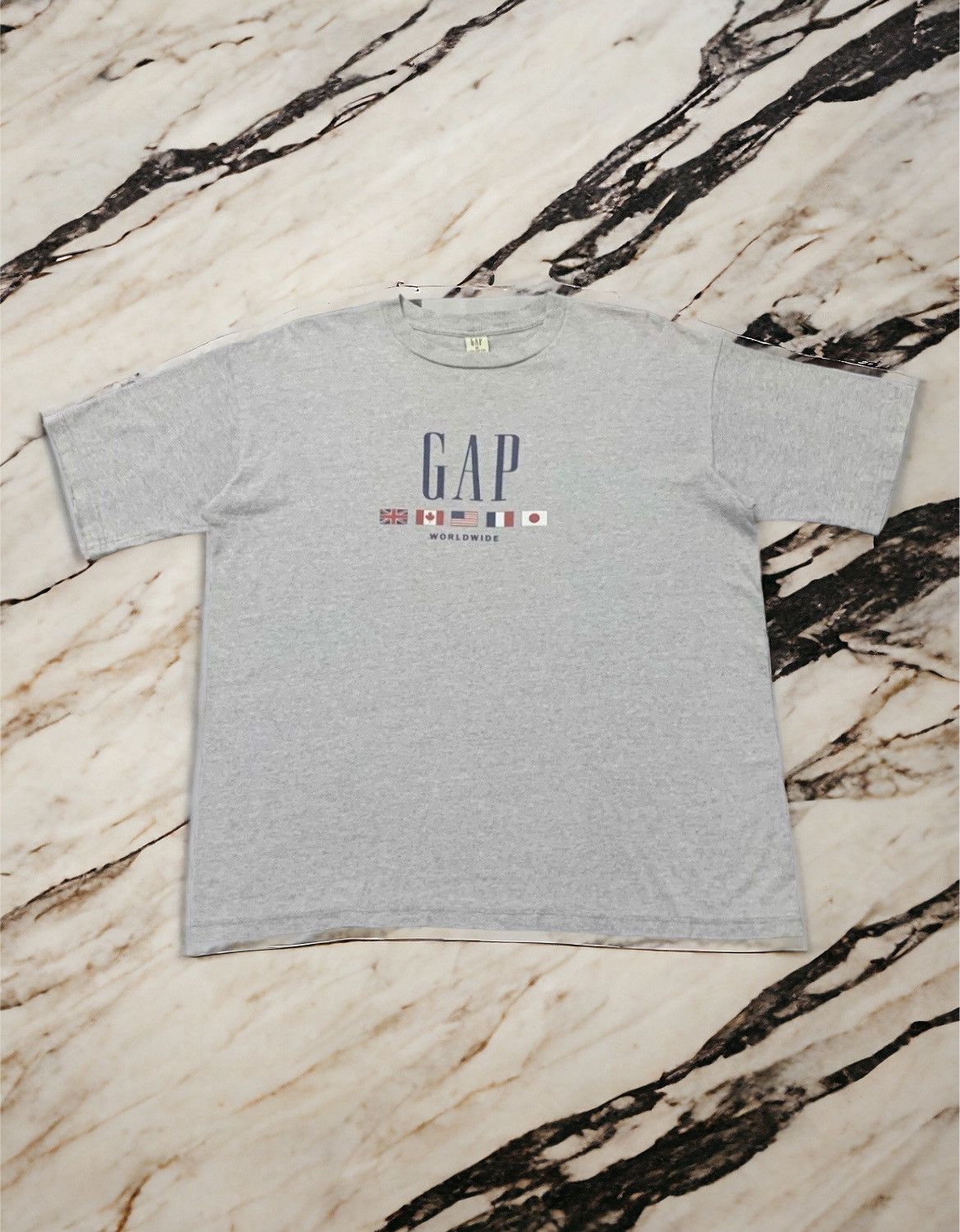 Gap × Vintage Vintage 90s Gap Worldwide Palace Style Tshirt Size US M / EU 48-50 / 2 - 1 Thumbnail