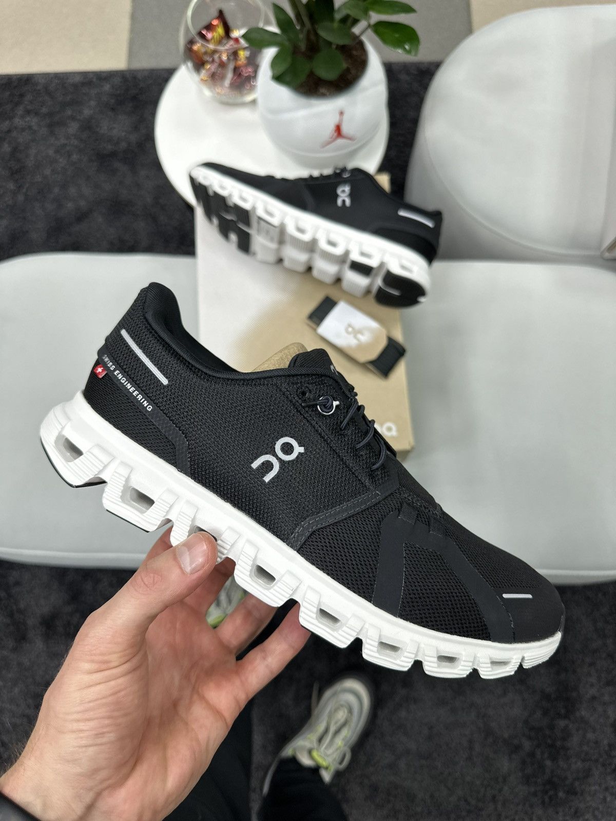 On On Running Cloud 6 Black/White Size US 10 / EU 43 - 1 Thumbnail