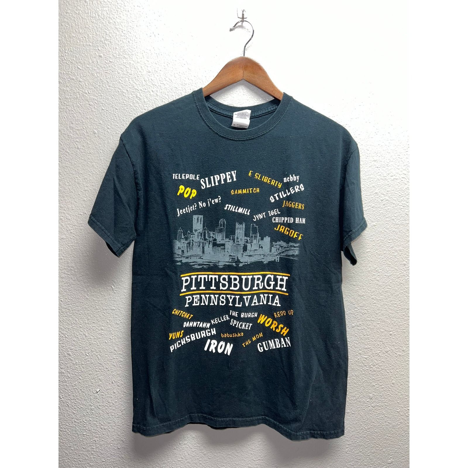 Gildan Vintage Pittsburgh Shirt Pennsylvania Graphic City Tee M Size US M / EU 48-50 / 2 - 1 Thumbnail