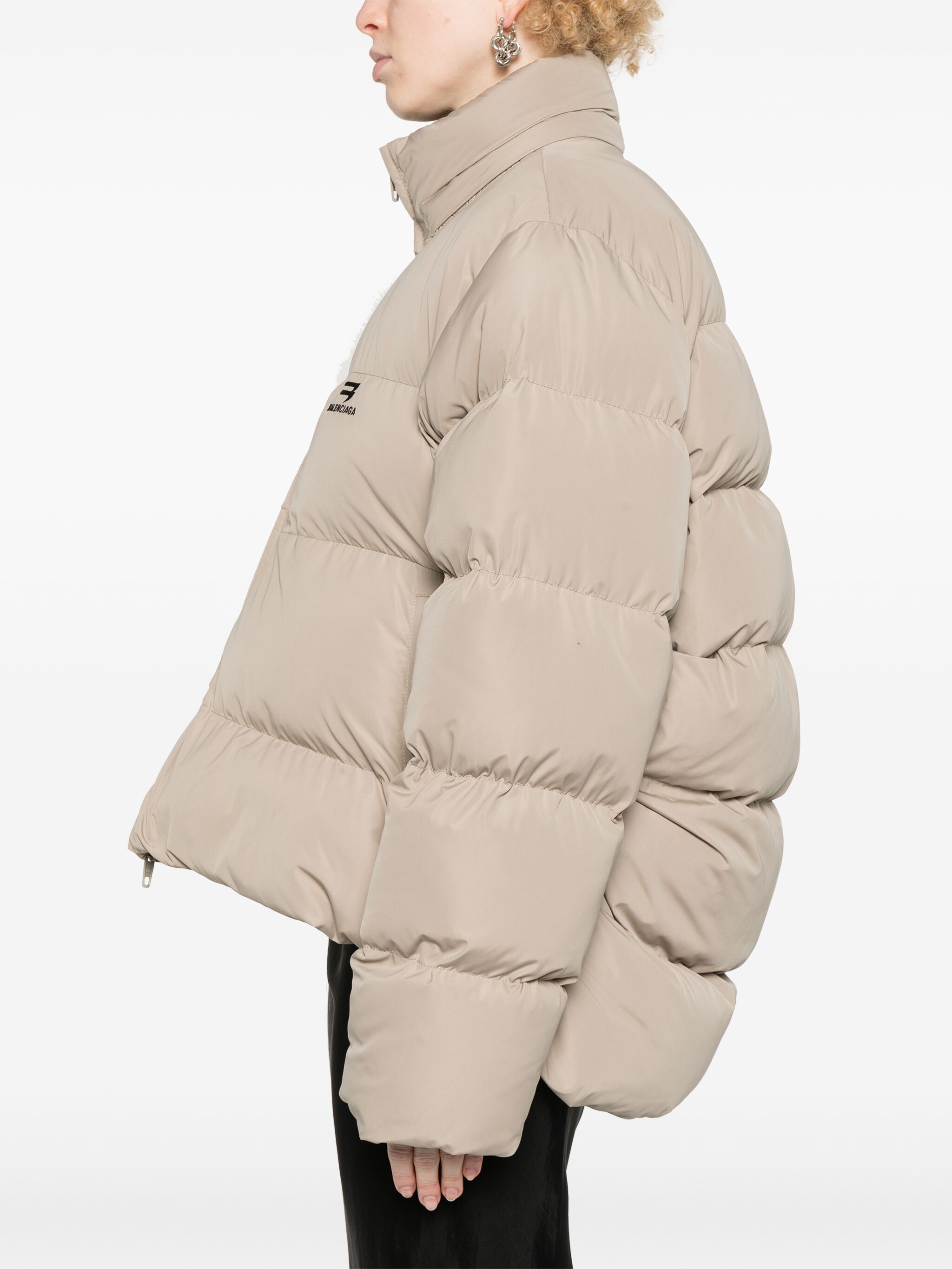 Balenciaga o1bcso1str1124 C-Shape Puffer Jacket in Beige Size XS / US 0-2 / IT 36-38 - 5 Thumbnail