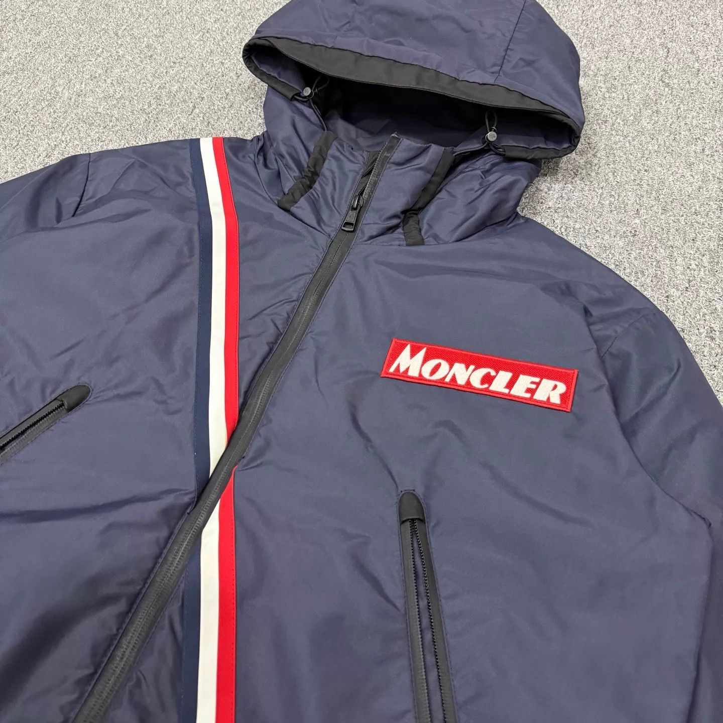 Moncler Moncler Navy Blue Embroidered Nylon Jacket 3 99 New Size US L / EU 52-54 / 3 - 3 Thumbnail