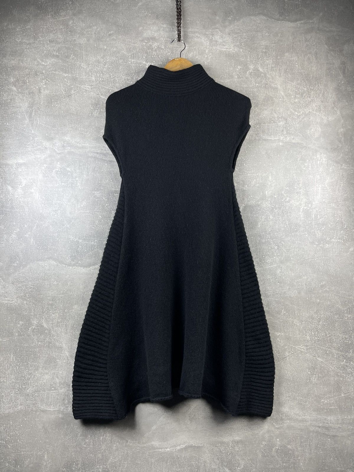 Balenciaga Balenciaga Knits Classic Wool Black Pullover Dress Sweater Size XS / US 0-2 / IT 36-38 - 1 Thumbnail