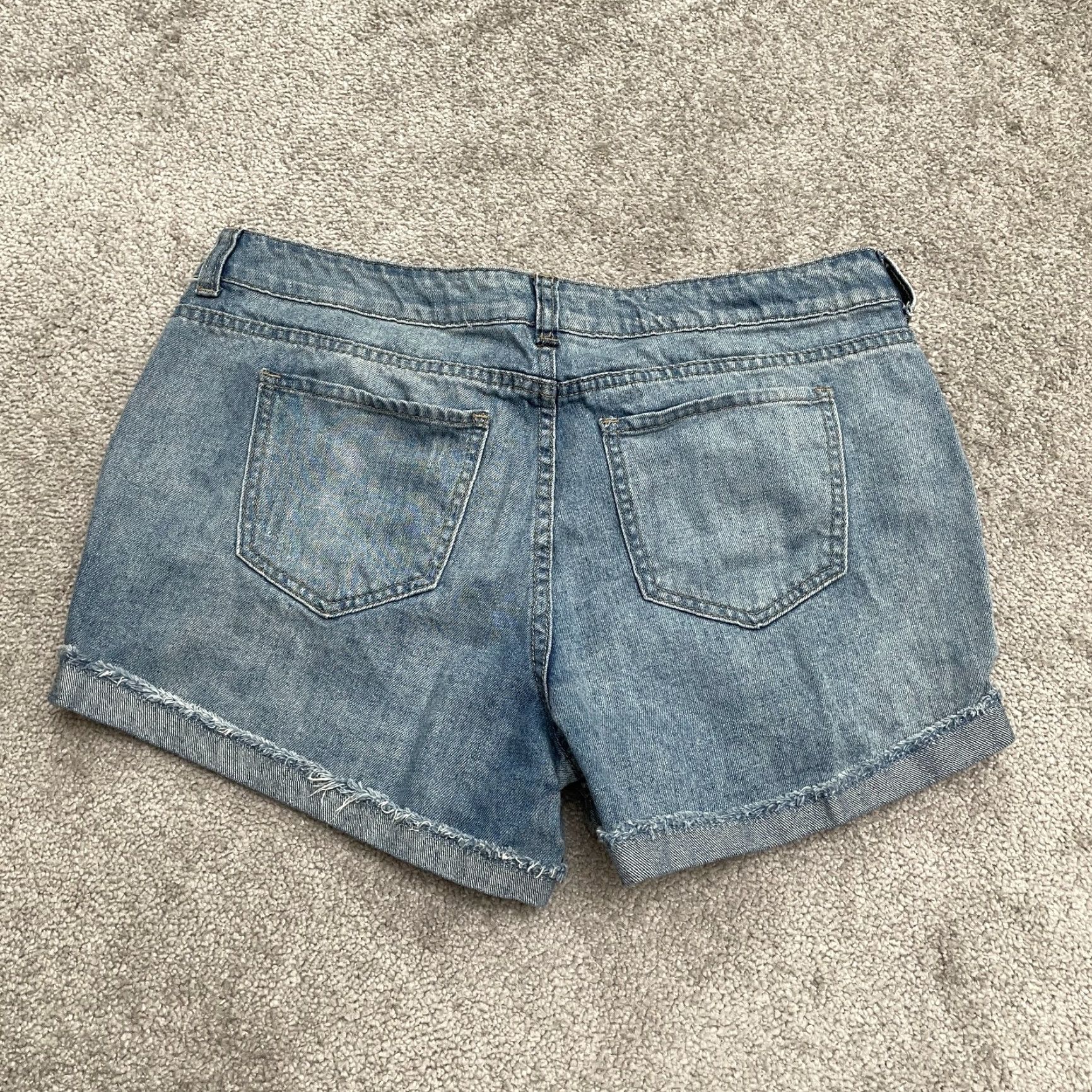 Forever 21 FOREVER 21 Denim Shorts Womens 12 Blue Mid Rise Casual Cotton 36x4 Size 34" / US 12 / IT 48 - 2 Thumbnail