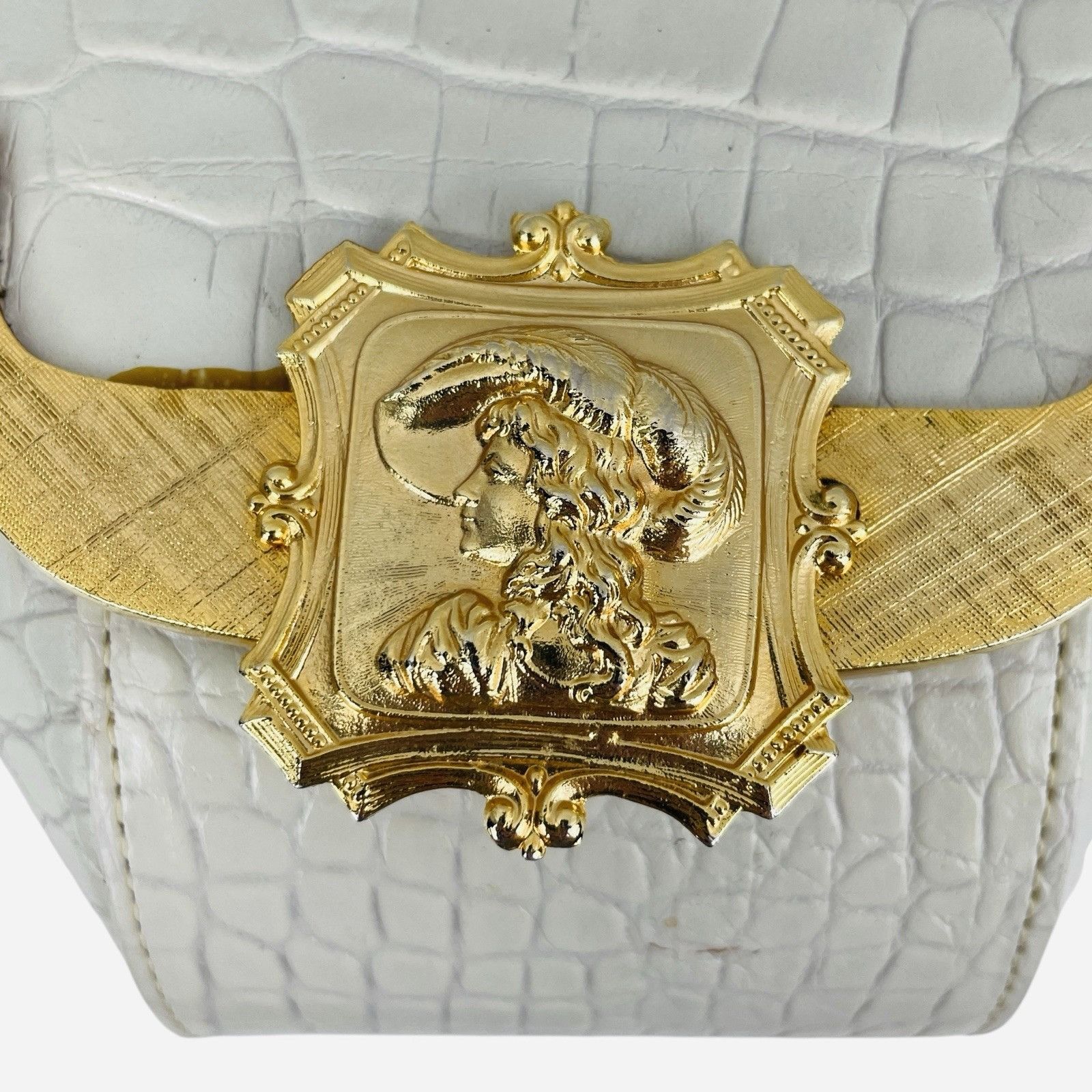 Vintage RARE Vintage Valerie Ann Gold Cameo White Alligator Purse Size ONE SIZE - 3 Thumbnail