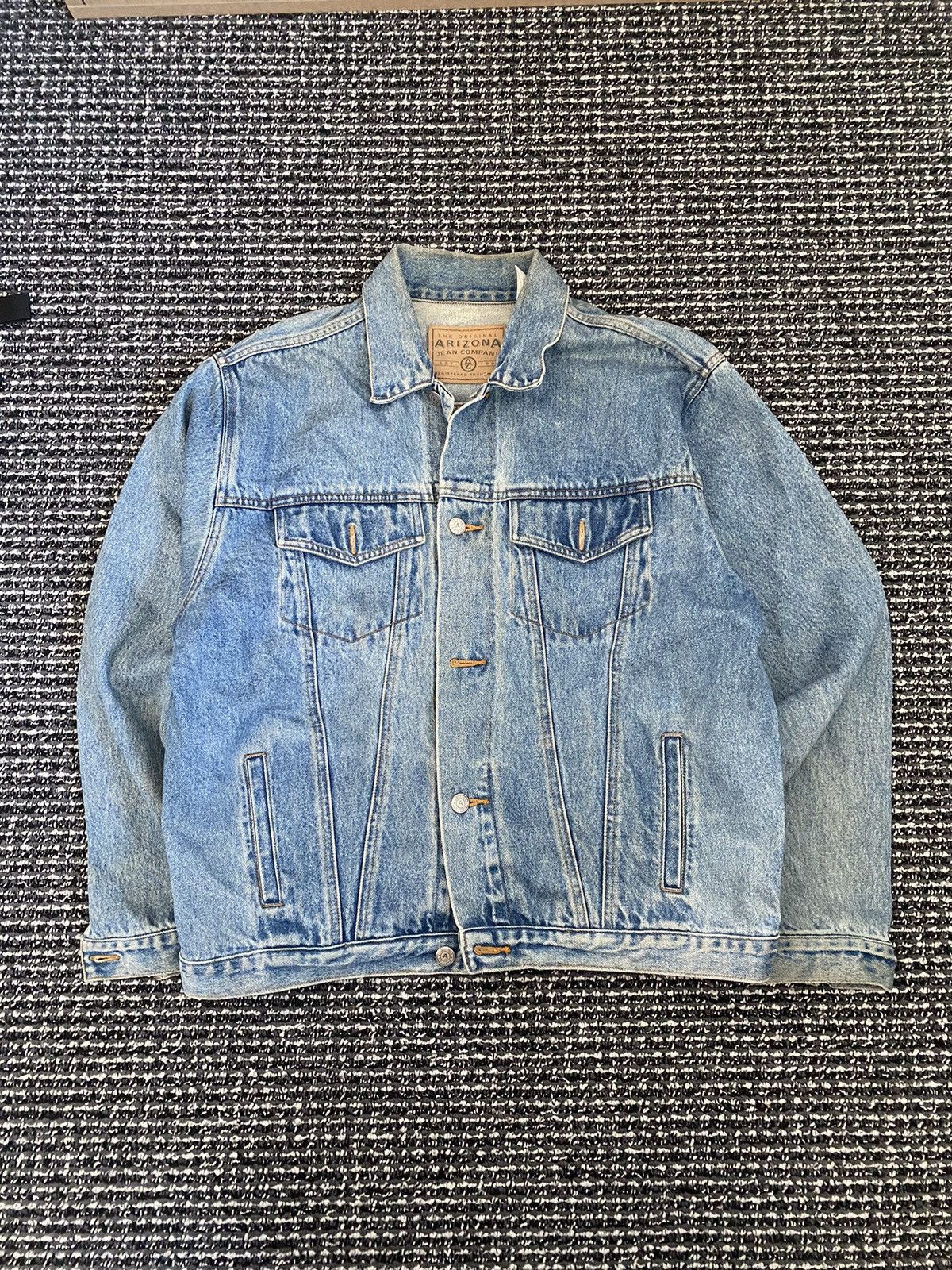 Arizona Jean Co. × Levi's × Vintage Vintage Boxy Faded Denim Jacket Size US L / EU 52-54 / 3 - 1 Thumbnail