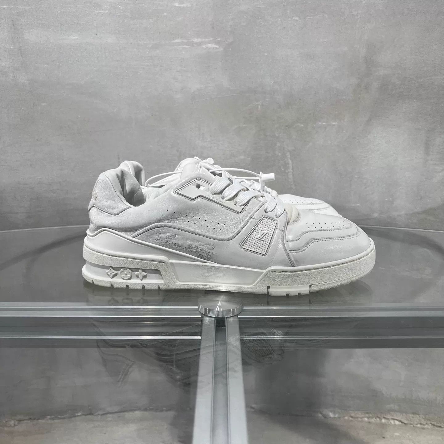 Louis Vuitton Louis Vuitton Trainer White Distressed UK6 40 Size US 7 / EU 40 - 4 Thumbnail