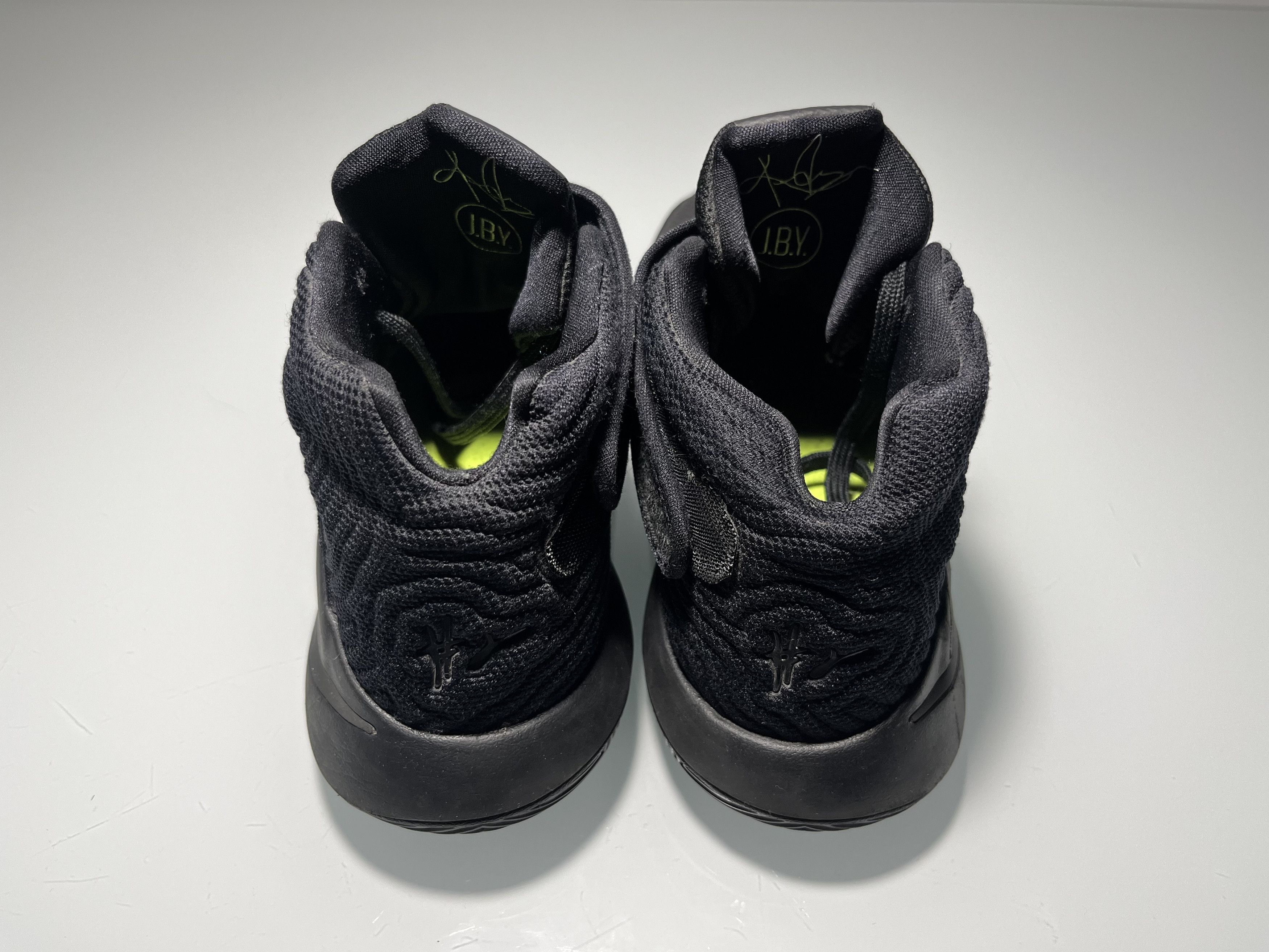 Nike Kyrie 2 Triple Black Size US 7.5 / EU 40-41 - 2 Thumbnail