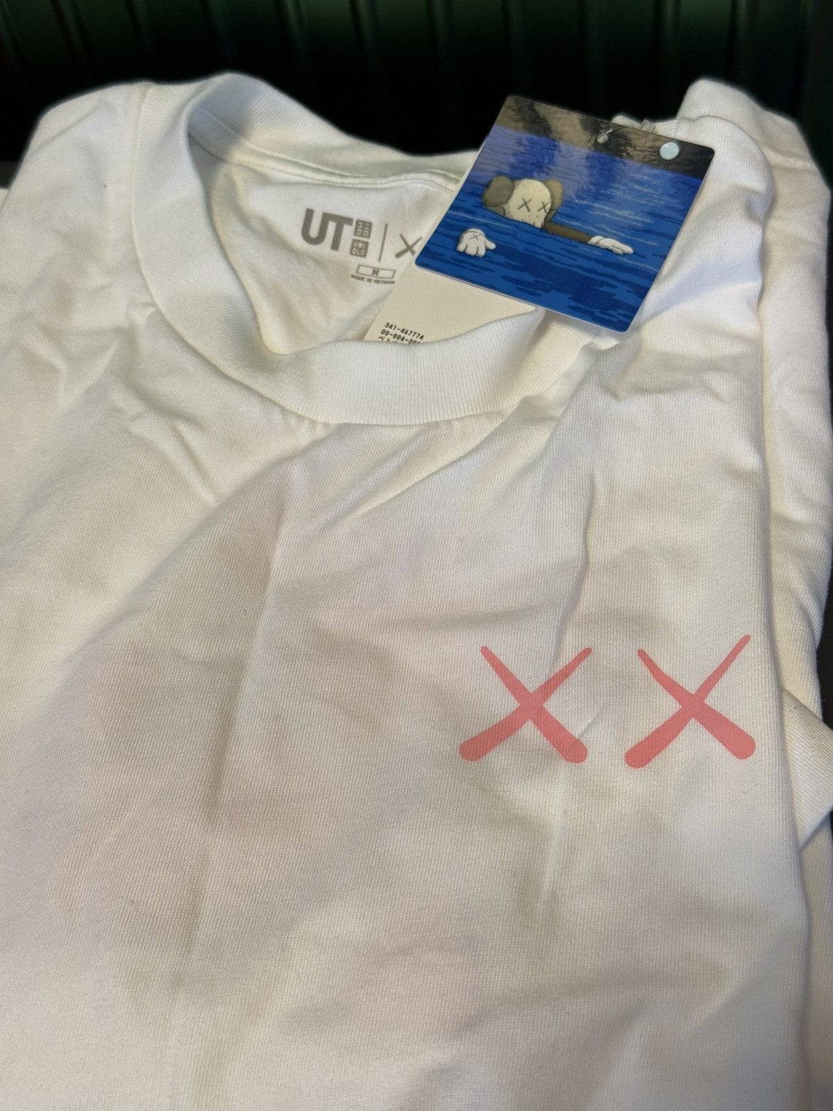 Kaws × Uniqlo Uniqlo UT x Kaws Short Sleeve Graphic T-Shirt Size Asian M Size US M / EU 48-50 / 2 - 4 Thumbnail