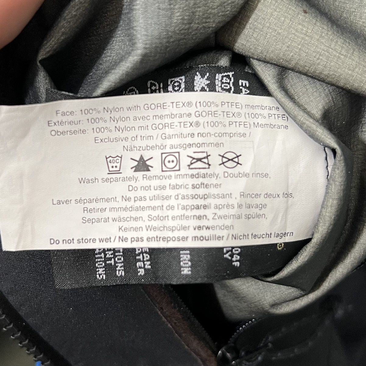 Arc'teryx 💥 Rare Arcteryx Alpha Sv Med Black Jacket Made In Canada Size US M / EU 48-50 / 2 - 19 Thumbnail