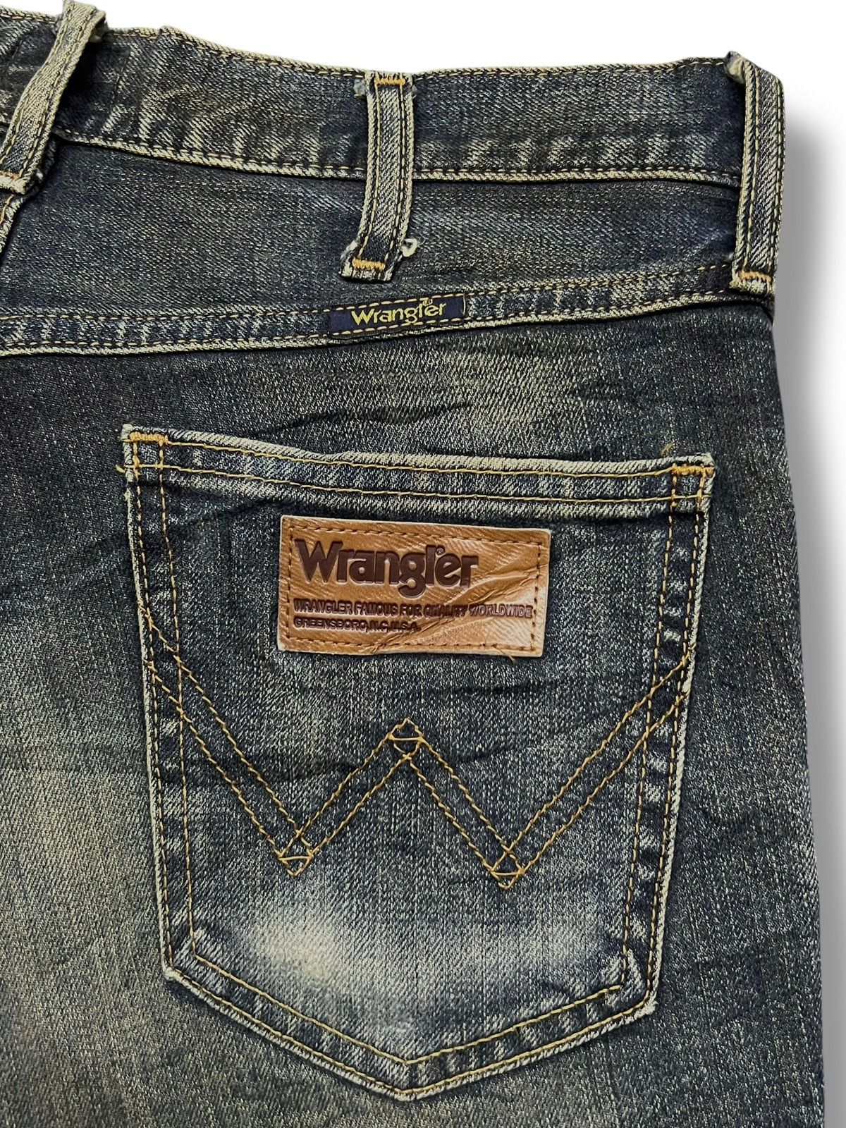 Wrangler Vintage Y2K Wrangler - Faded Mud Wash, Distressed Jeans Size US 31 - 9 Thumbnail