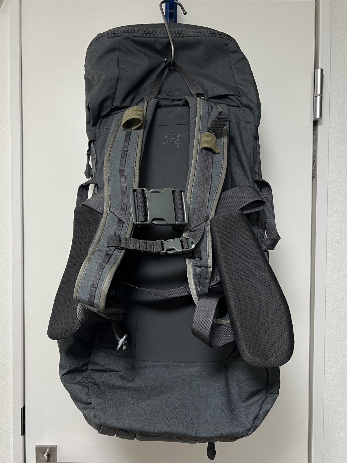 Arc'teryx Arc’teryx Leaf KHARD 60 Backpack Size ONE SIZE - 4 Thumbnail