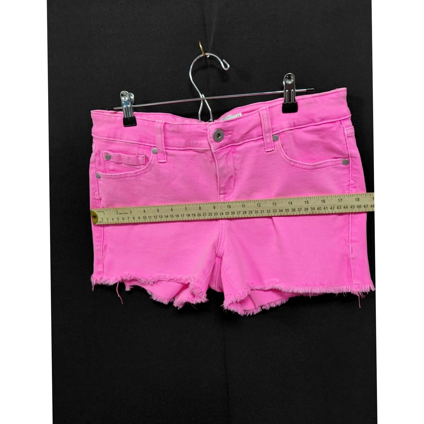 Torrid Torrid Denim Shorts Pink Regular 5-Pocket Frayed Hem Cotton Spandex Women Size 10 Size 32" / US 10 / IT 46 - 7 Thumbnail