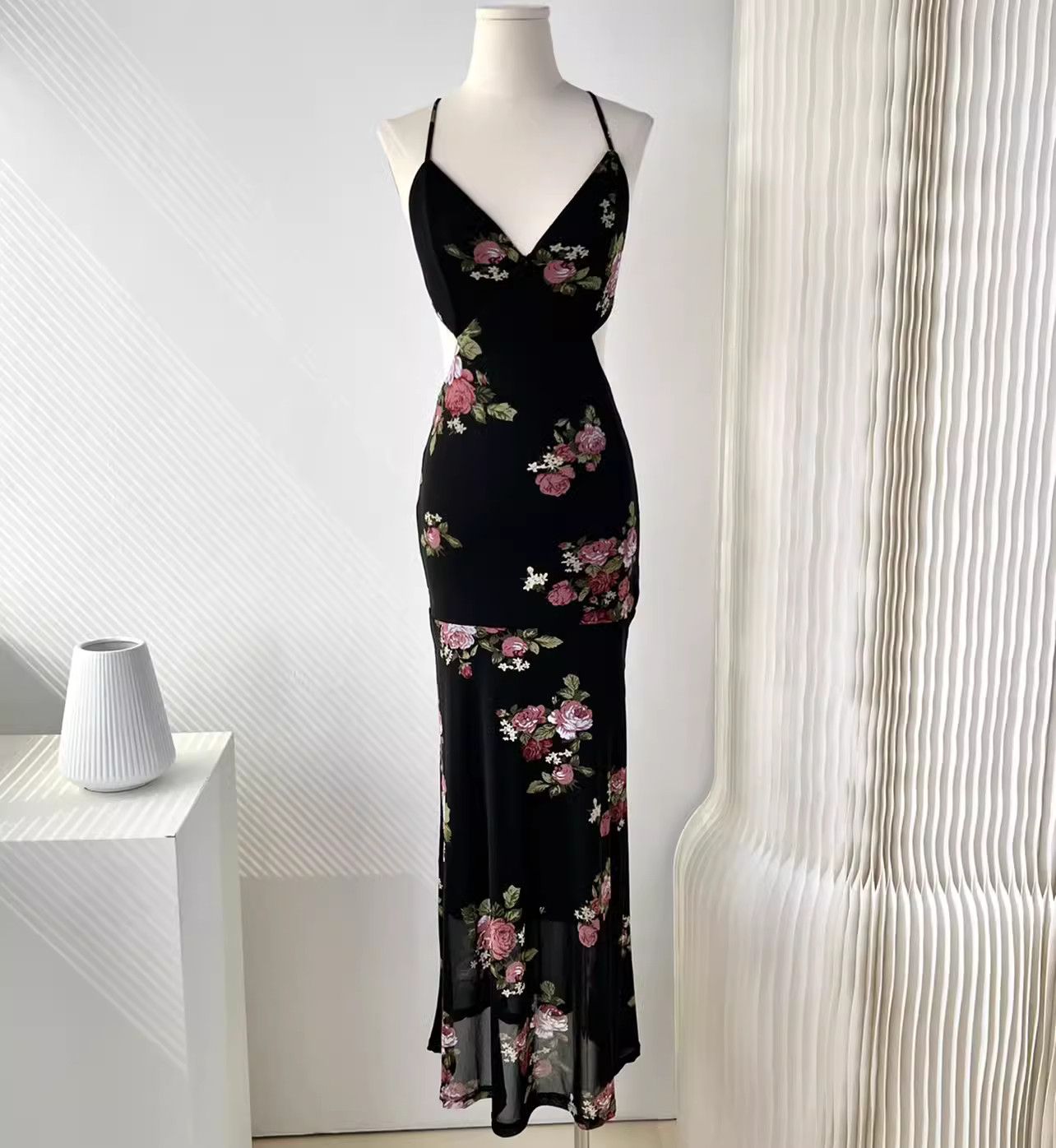 image of Vintage Rose Print Sexy Backpack-Hip Skirt in Black, Women's (Size Medium)