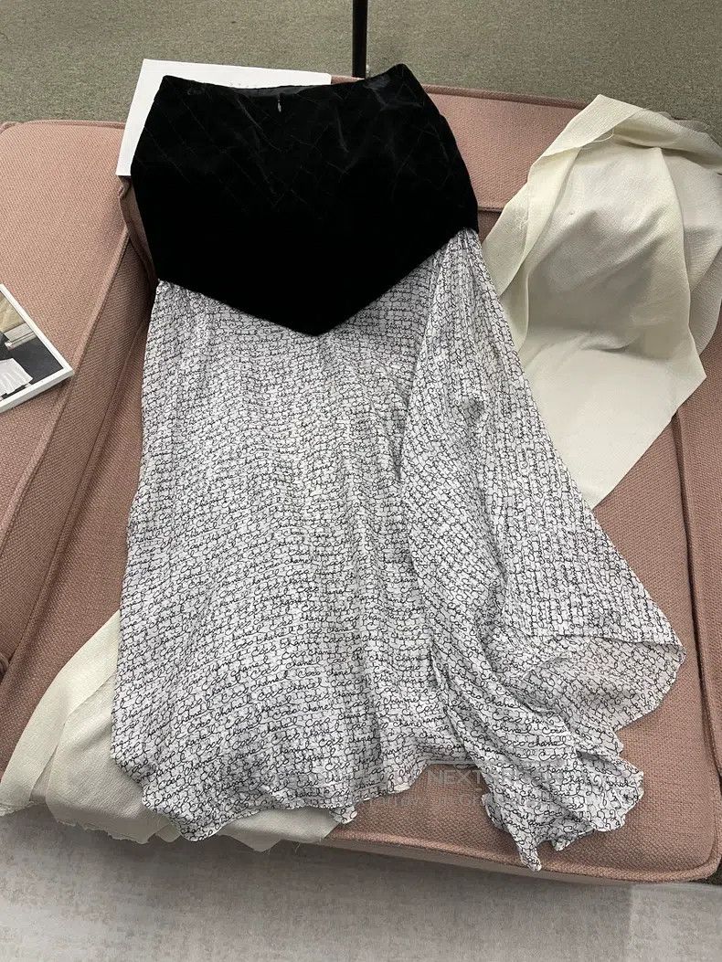 Chanel Chanel 22c black velvet stitching white silk full logo ski Size 25" / US 0 / IT 36 - 2 Thumbnail