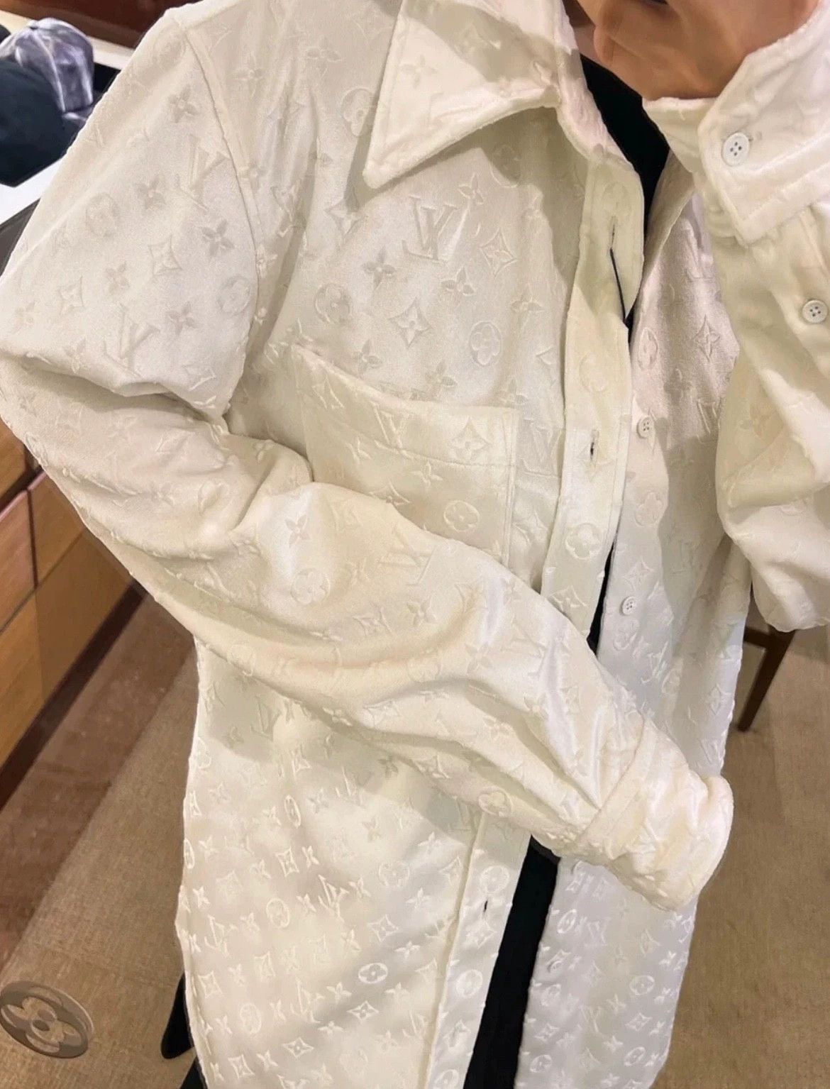 Louis Vuitton luxury white logo print shirt size L Size US L / EU 52-54 / 3 - 9 Thumbnail