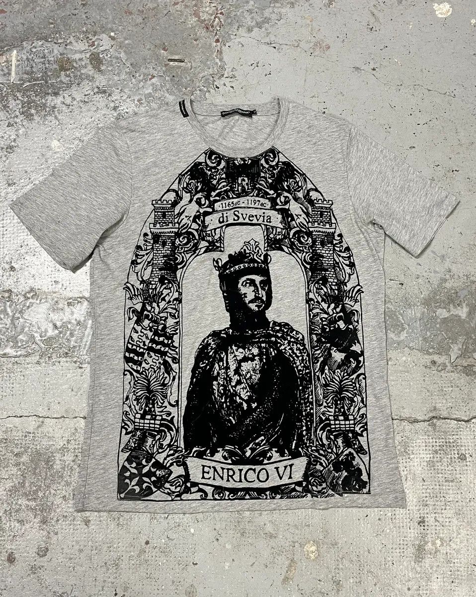 Designer × Dolce & Gabbana × Vintage 2000s Dolce & Gabbana Monarchy King Grey T-Shirt Size US M / EU 48-50 / 2 - 1 Thumbnail