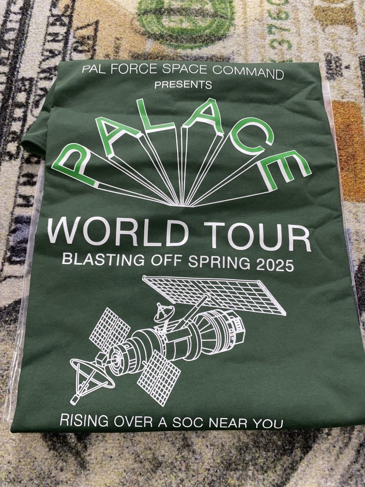 Palace Palace World Tour T-Shirt (SS25) Green Size US XL / EU 56 / 4 - 1 Thumbnail