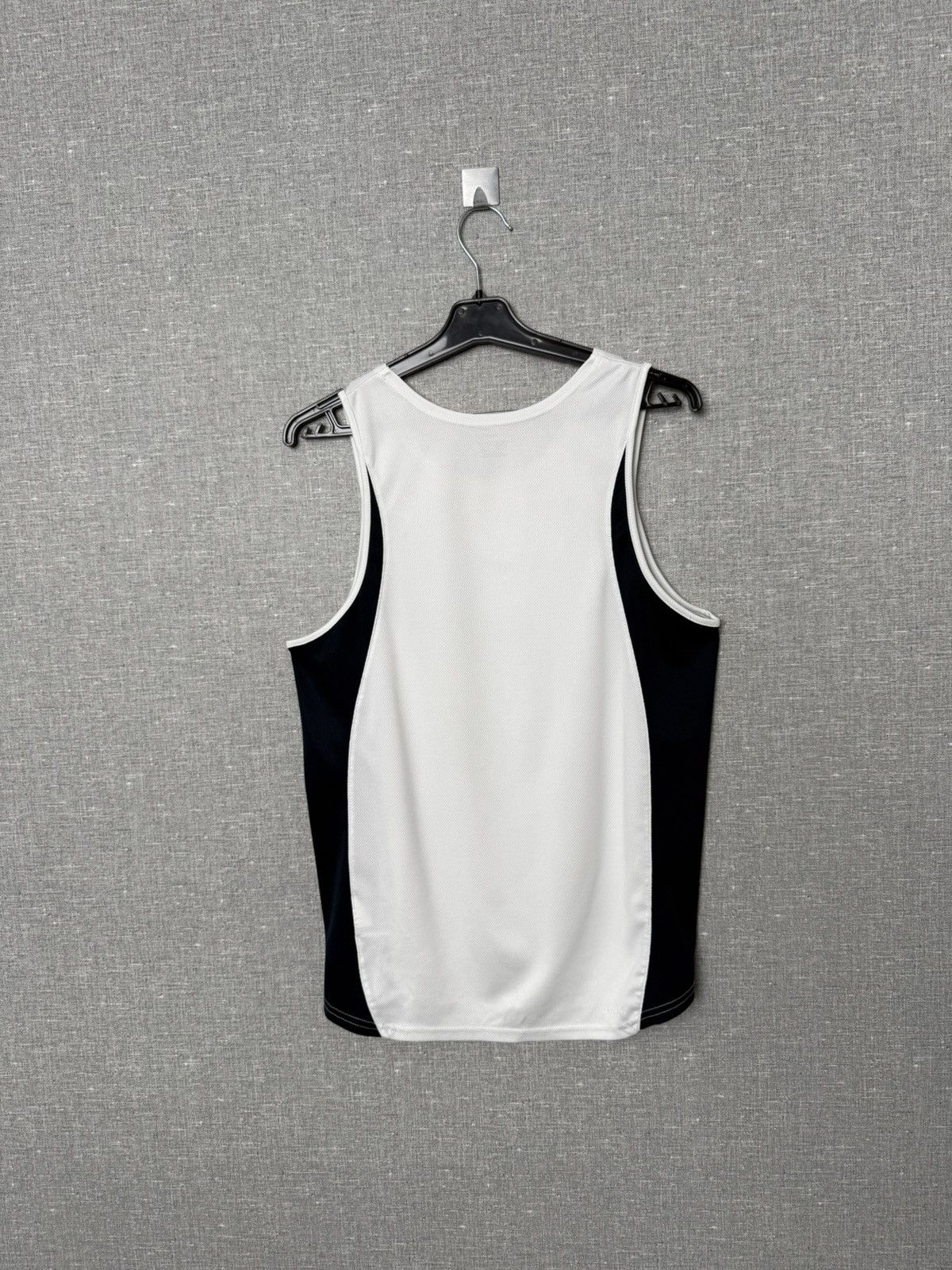 Nike Vintage Nike Embroidered Center Swoosh Logo Dry-Fit Tank Top Size US M / EU 48-50 / 2 - 5 Thumbnail