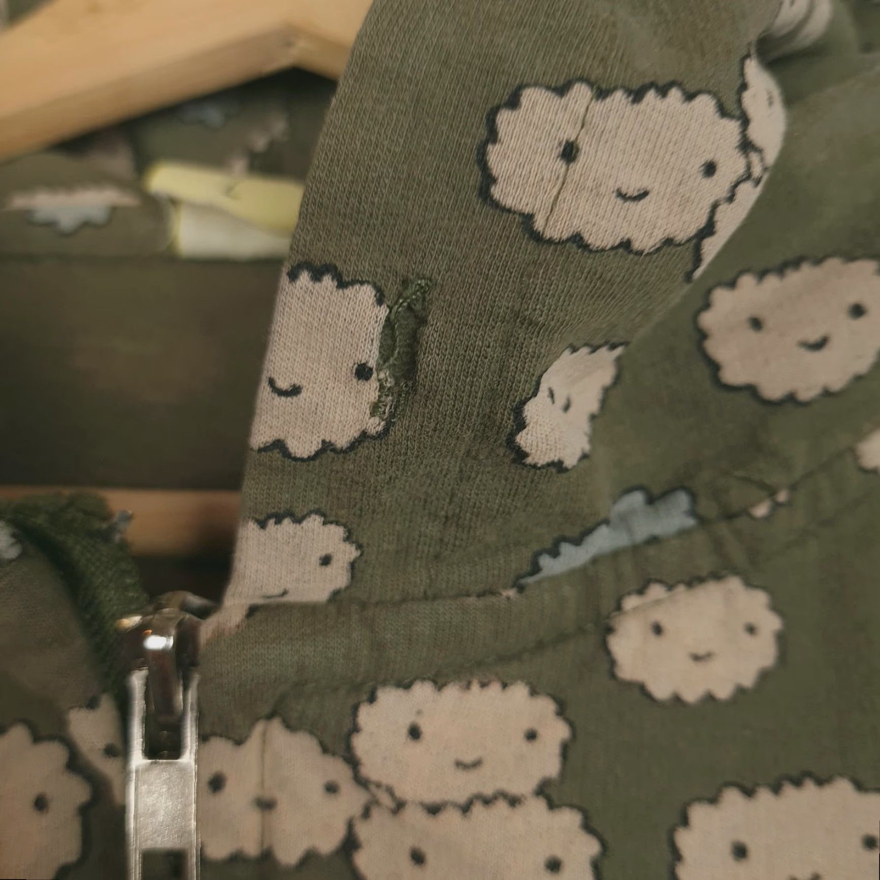 Vintage VINTAGE Loyal Army Hoodie Juniors Large Green Cloud Kawaii Sweatshirt Size L / US 10 / IT 46 - 6 Thumbnail