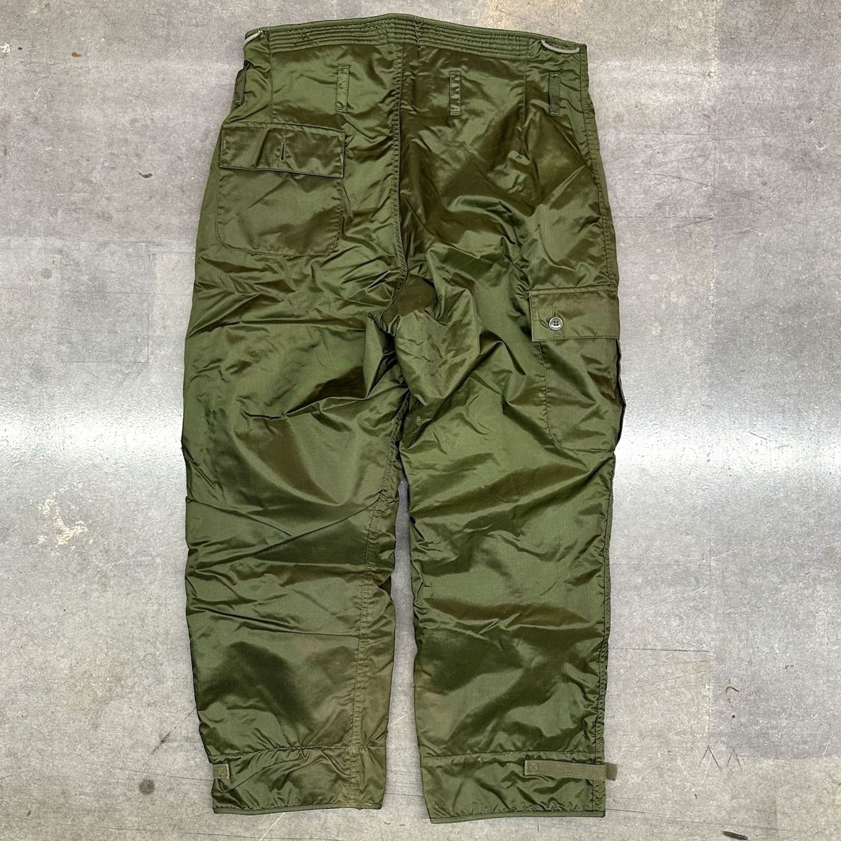 Vintage VINTAGE Brill Bros Army Winter Outdoor Cargo Pants Green Nylon 29in Inseam L Regular Men’s Rustic Workwear Insulated Pockets Front Zip Button Size US 33 - 2 Thumbnail