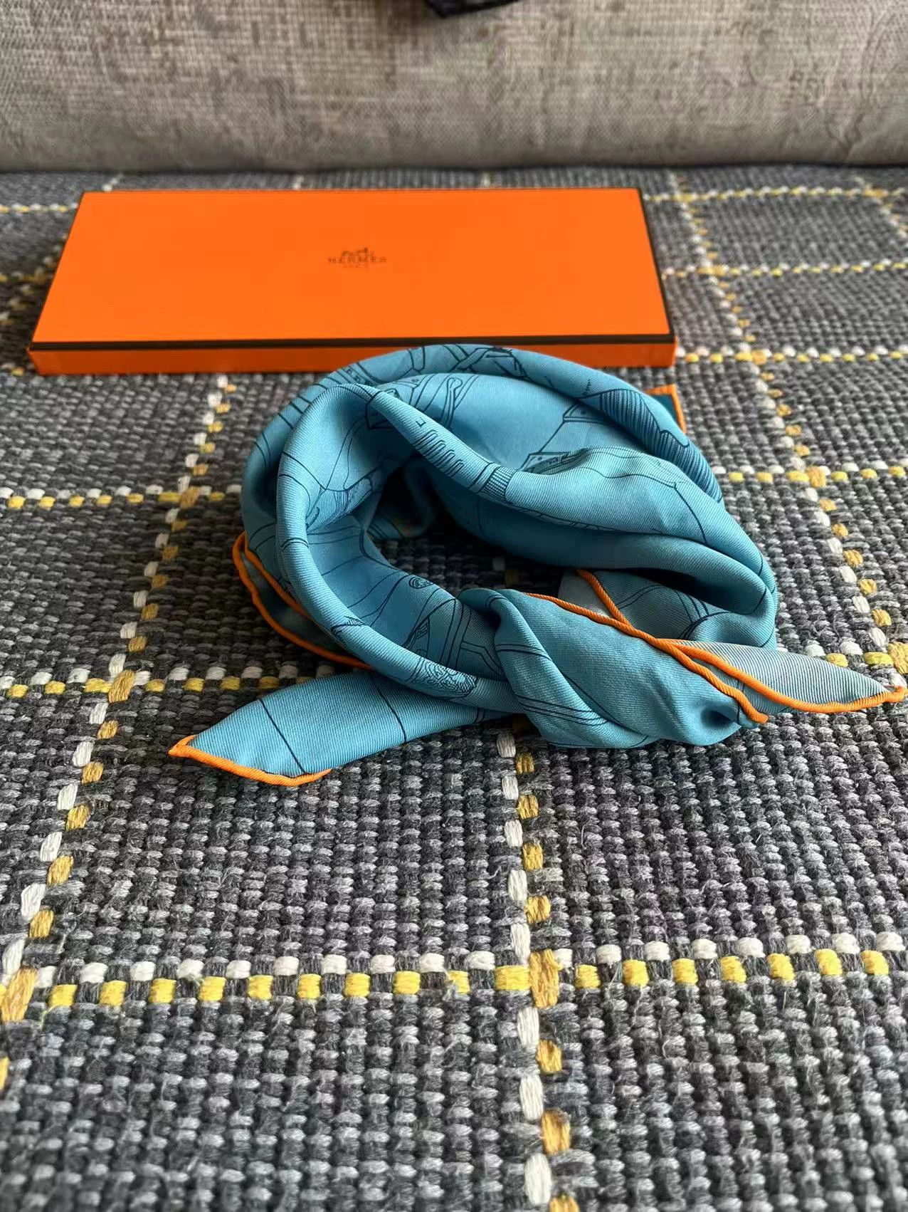 Hermes Hermes 40x40 Heavyweight Silk Scarf Size ONE SIZE - 4 Thumbnail