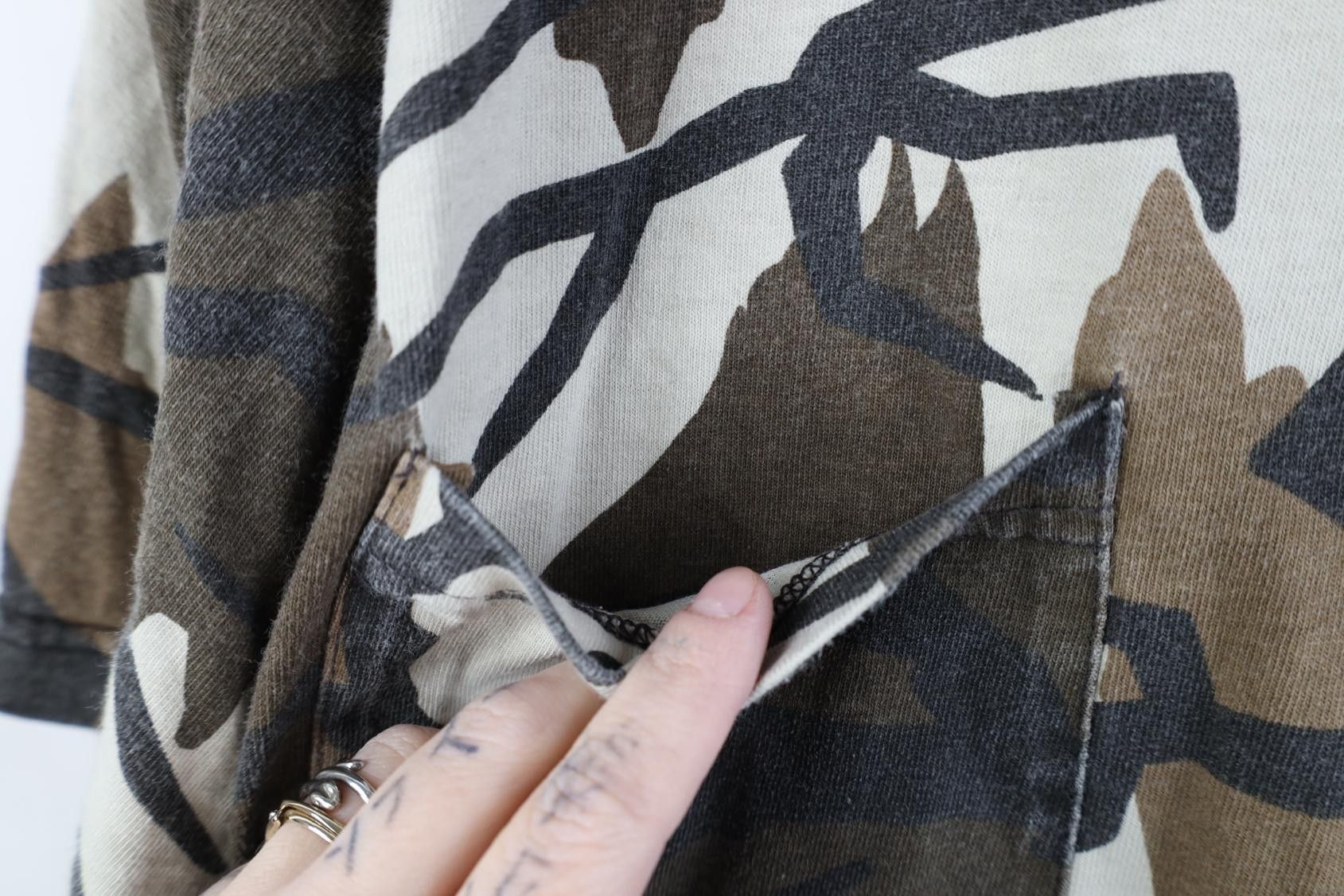 Vintage Vintage 90s Streetwear Camouflage T-Shirt Cotton USA Size US XL / EU 56 / 4 - 5 Thumbnail