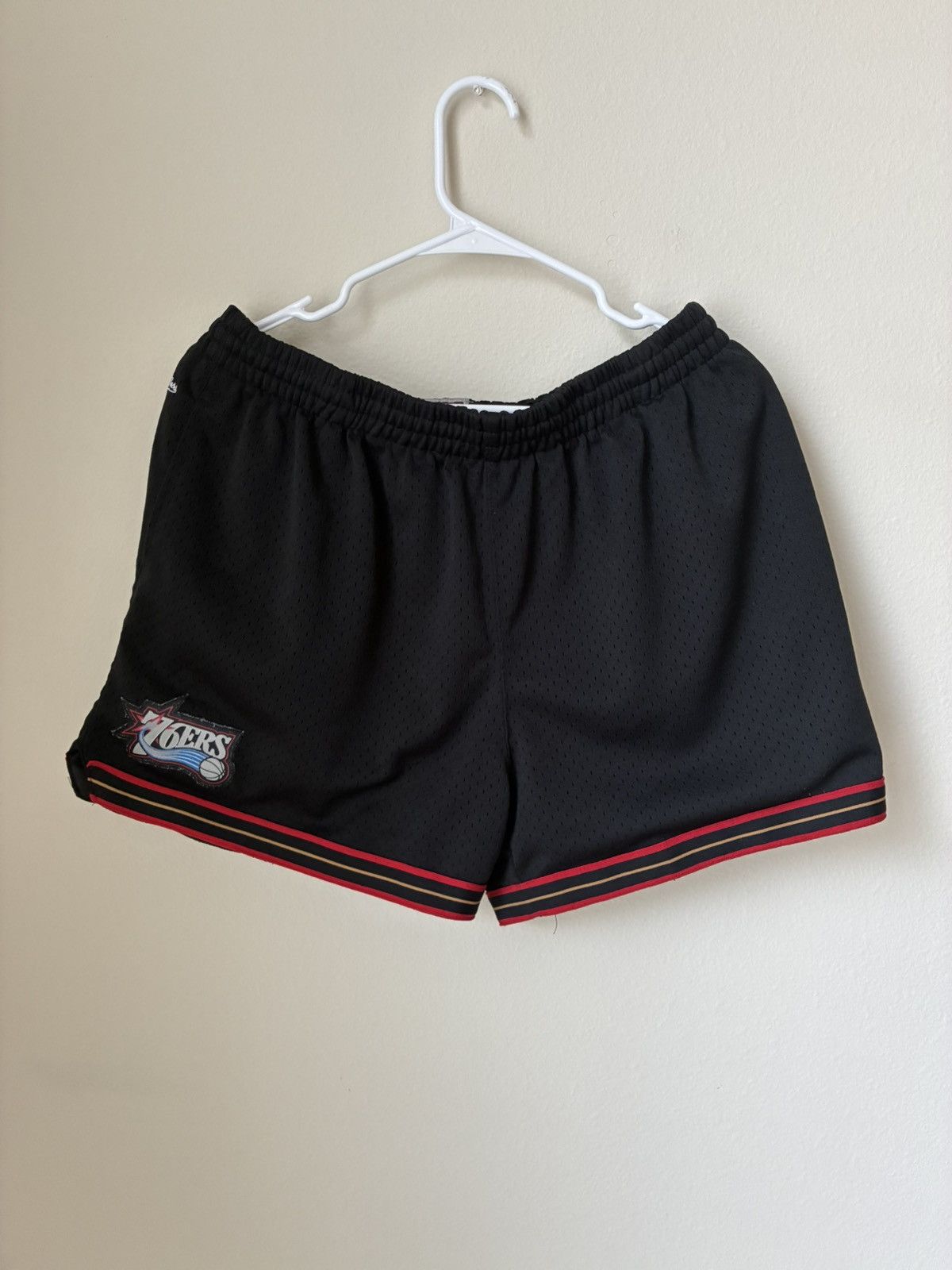 NBA Vintage Philadelphia 76ers NBA shorts Size US 32 / EU 48 - 1 Thumbnail