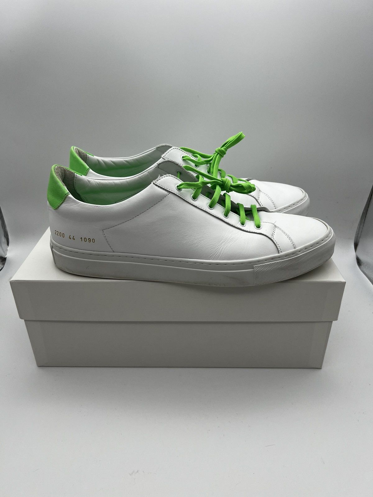 Common Projects Common Projects Retro Low Fluo White/Green Size US 11 / EU 44 - 1 Thumbnail