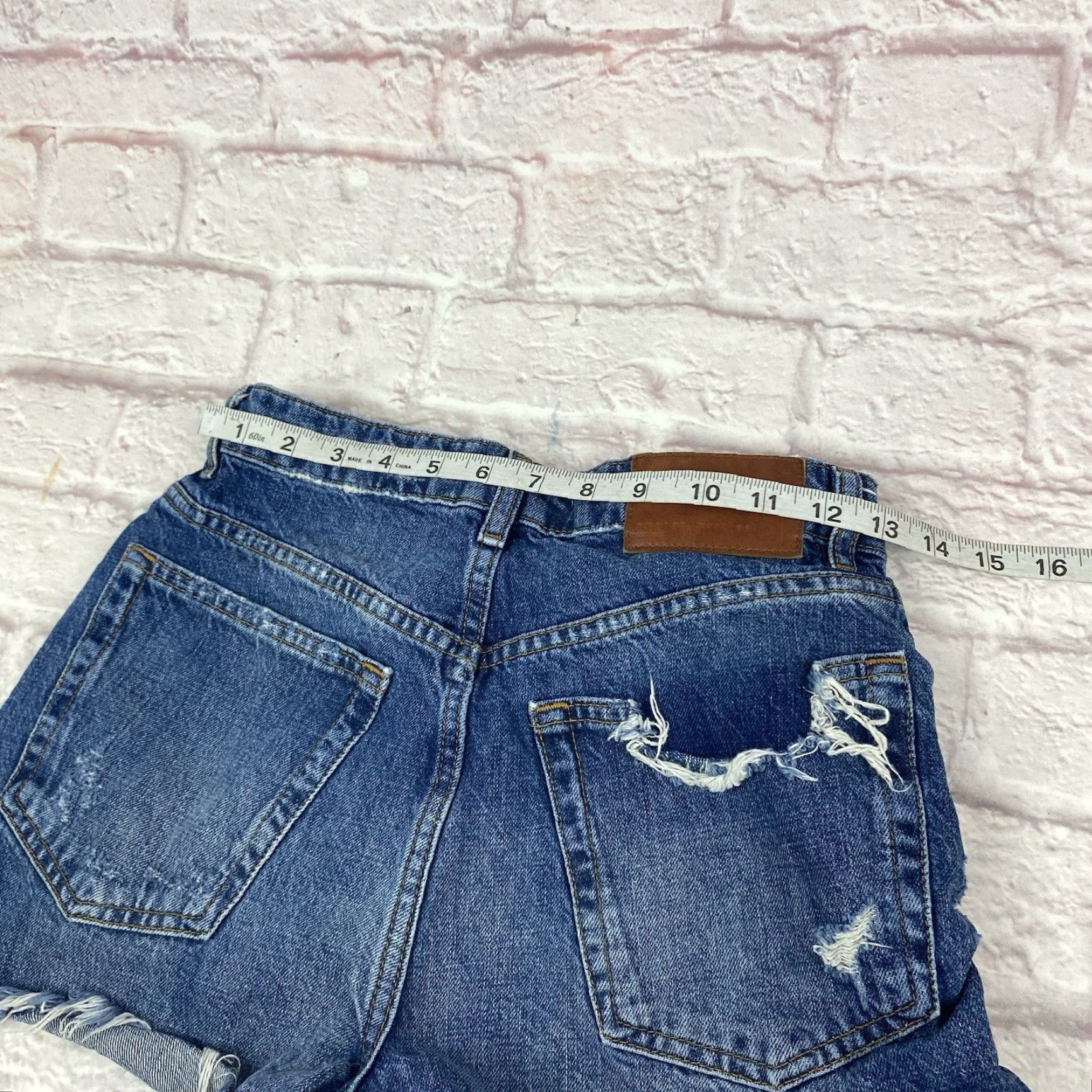Zara ZARA Teens Junior Jean Shorts Cut-off Distressed Denim Blue Size 2 Mid Rise Size 26" / US 2 / IT 38 - 6 Thumbnail