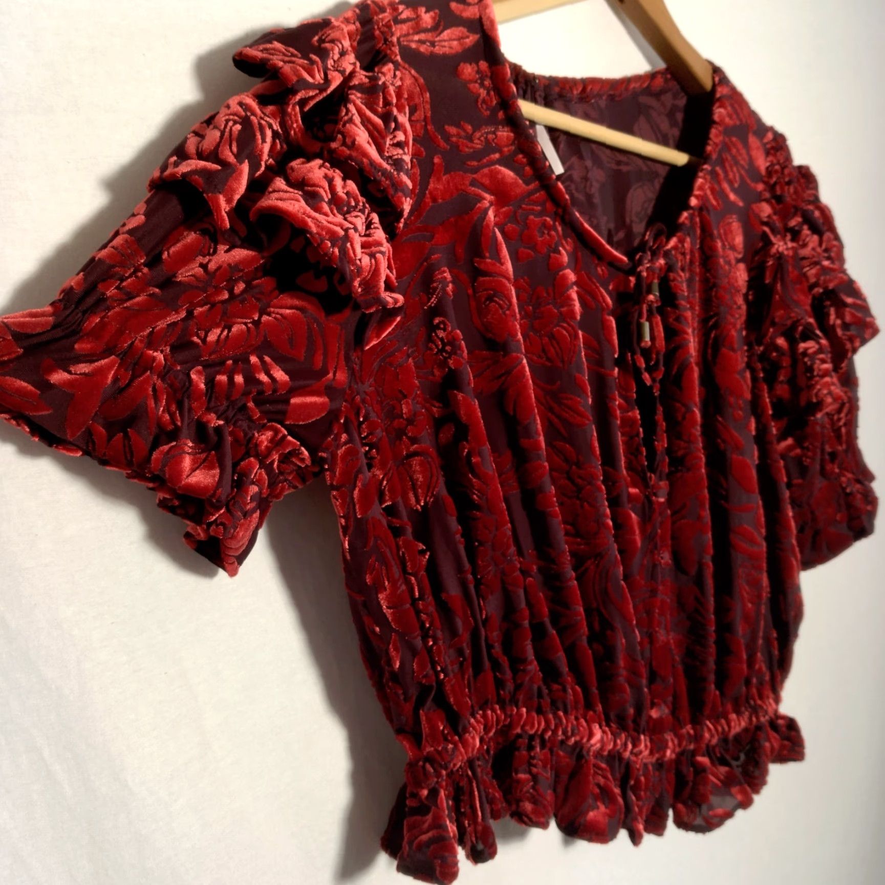 Free People Free People Velveteen Dream Shirt S Red Floral Velour Crop Peasant Ruffle V Neck Size S / US 4 / IT 40 - 6 Thumbnail