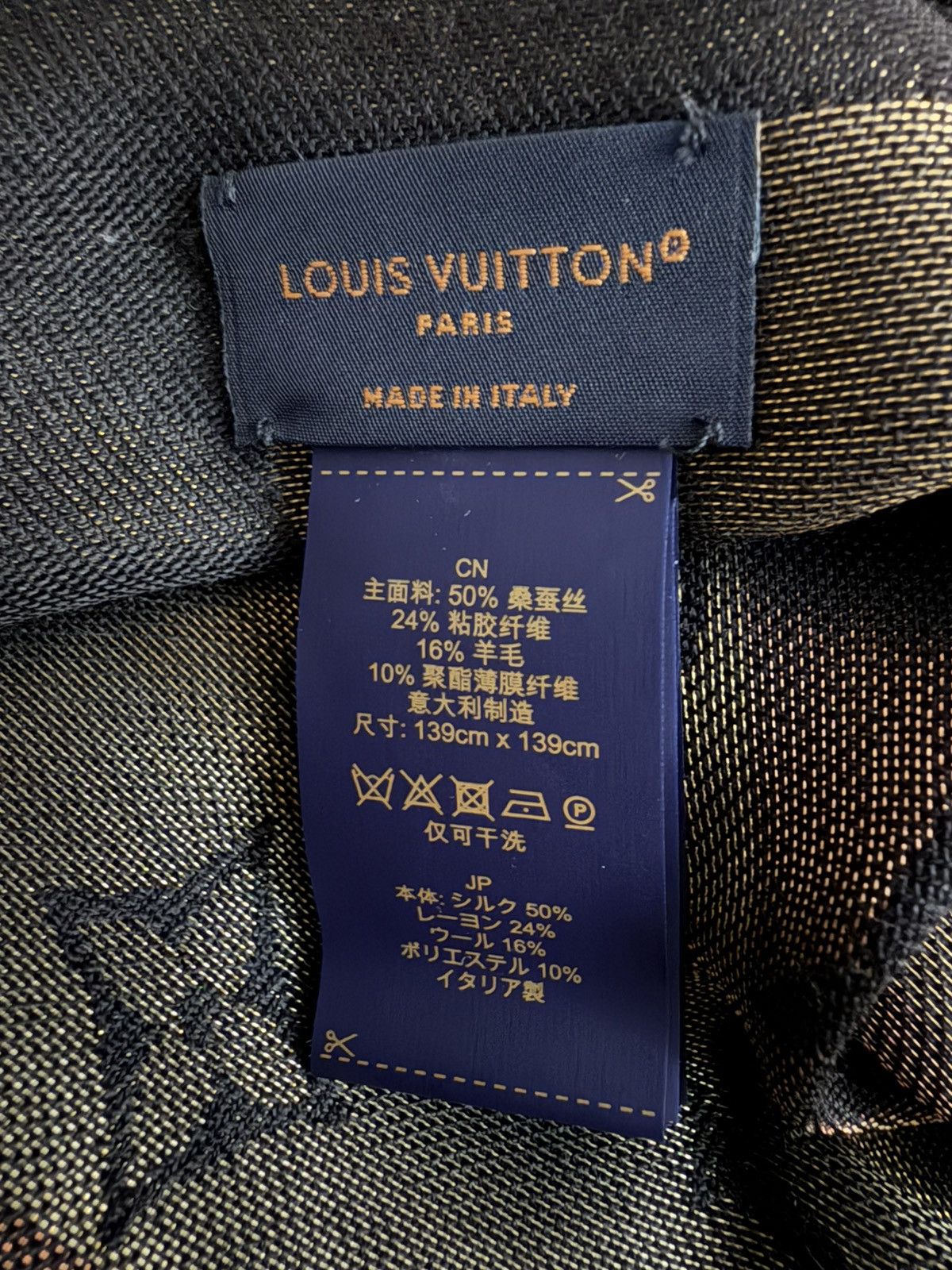Louis Vuitton ***RARE LOUIS VUITTON SO SHINE MONOGRAM SCARF Size ONE SIZE - 5 Thumbnail
