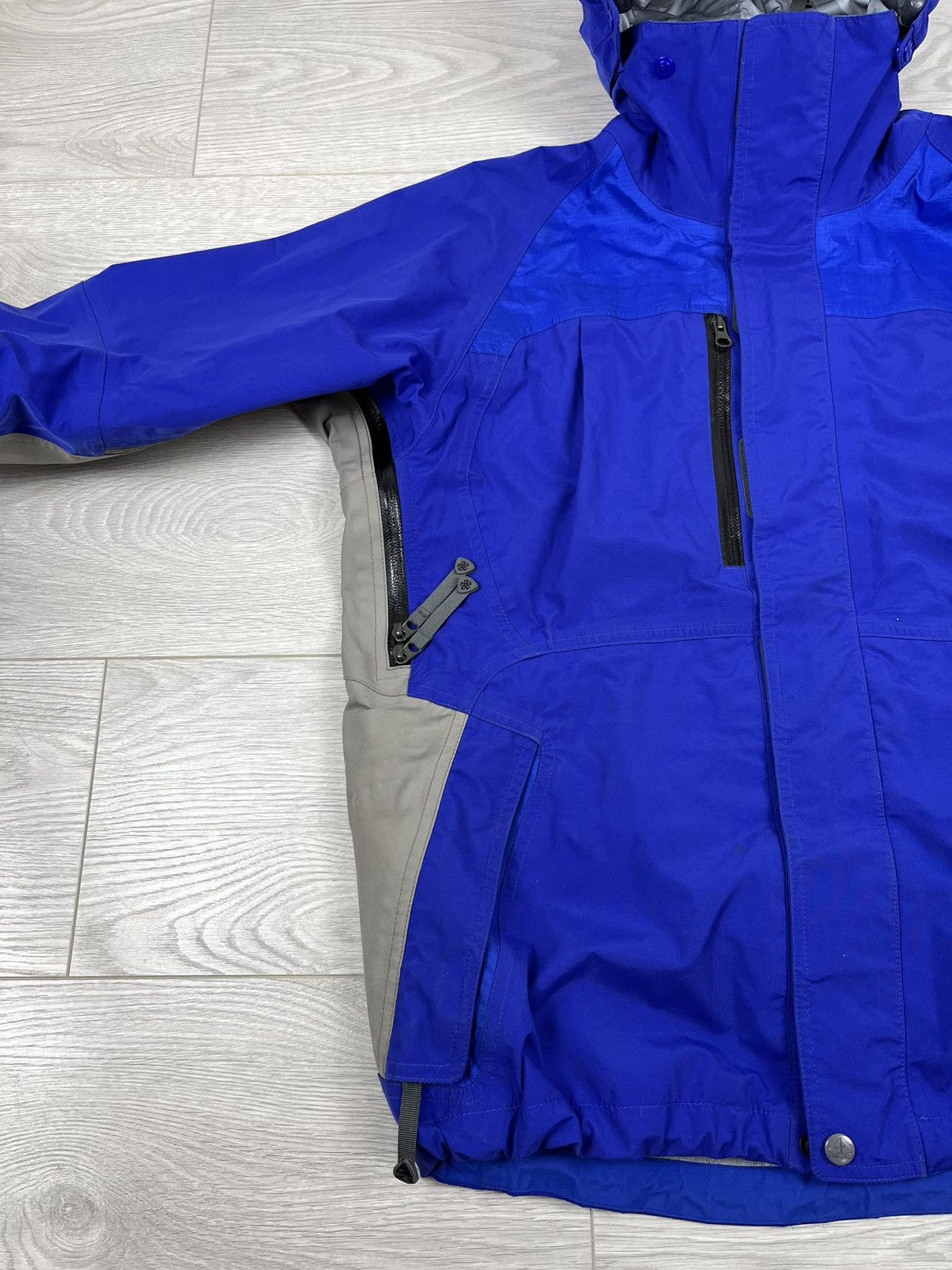 Vintage Nike ACG Vintage 00s Blue Waterproof Gorpcore Jacket Size US S / EU 44-46 / 1 - 8 Thumbnail