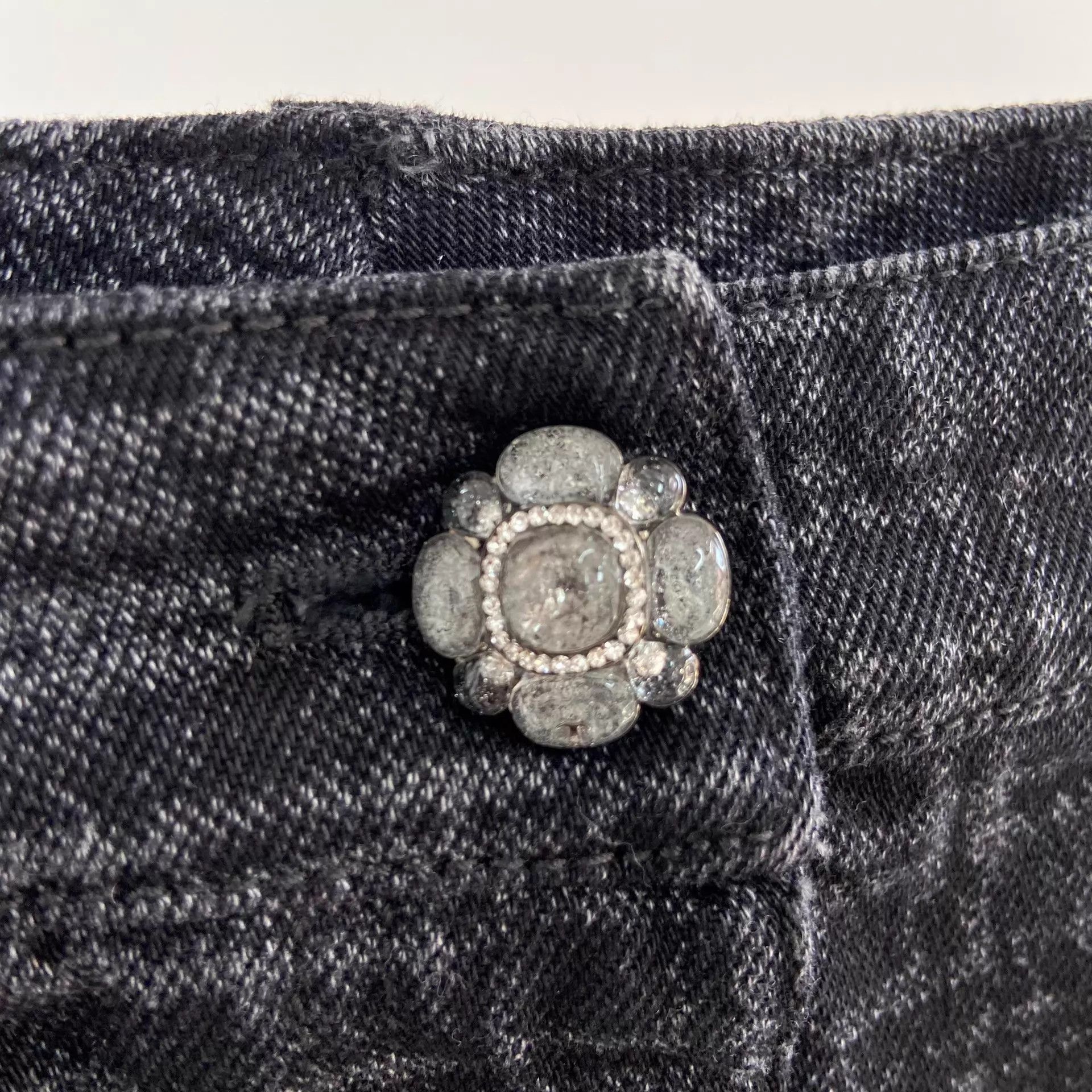 Chanel Chanel Dark Gray Glass Button Denim Shorts 34 Size 25" / US 0 / IT 36 - 6 Thumbnail