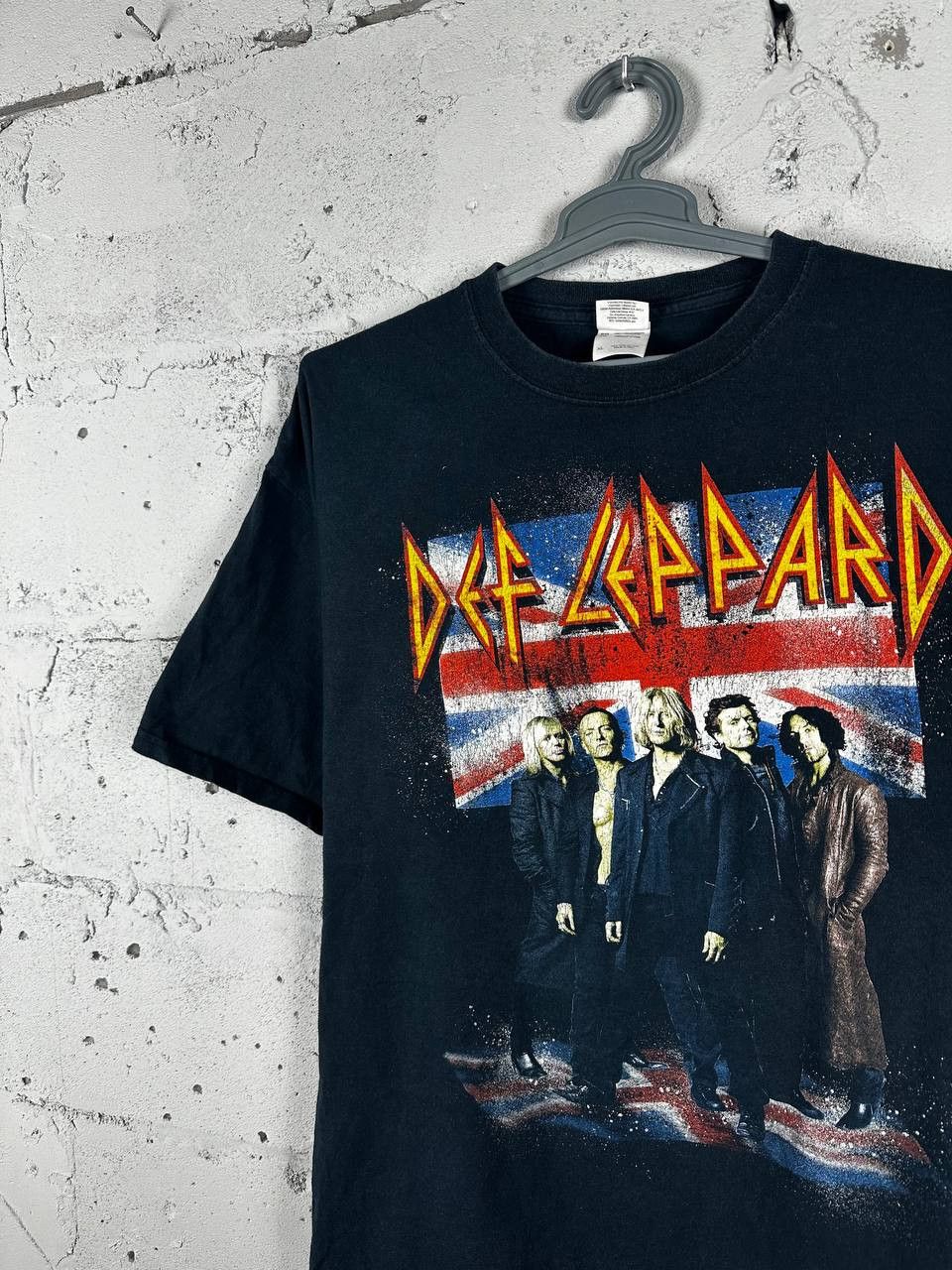 Band Tees × Def Leppard × Vintage Vintage Def Leppard Graphic Union Jack Band T Shirt Size US XL / EU 56 / 4 - 3 Thumbnail