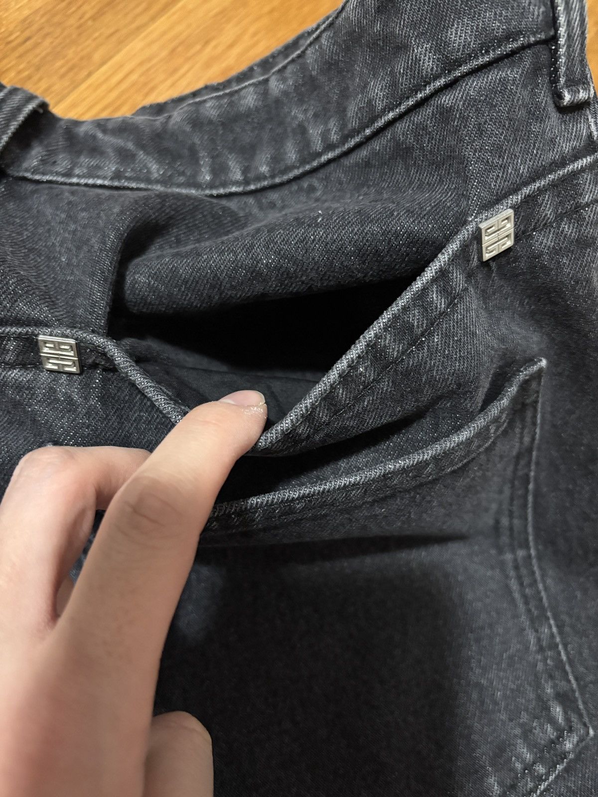 Givenchy Givenchy Wide Jeans Size US 30 / EU 46 - 13 Thumbnail