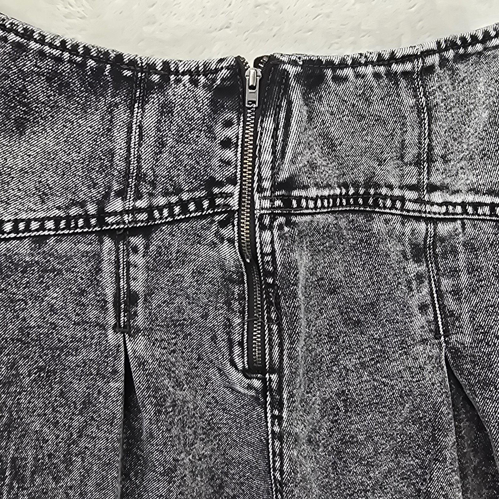 Free People Free People We The Free Black Denim Faded Pleated Skirt Size 27" / US 4 / IT 40 - 2 Thumbnail