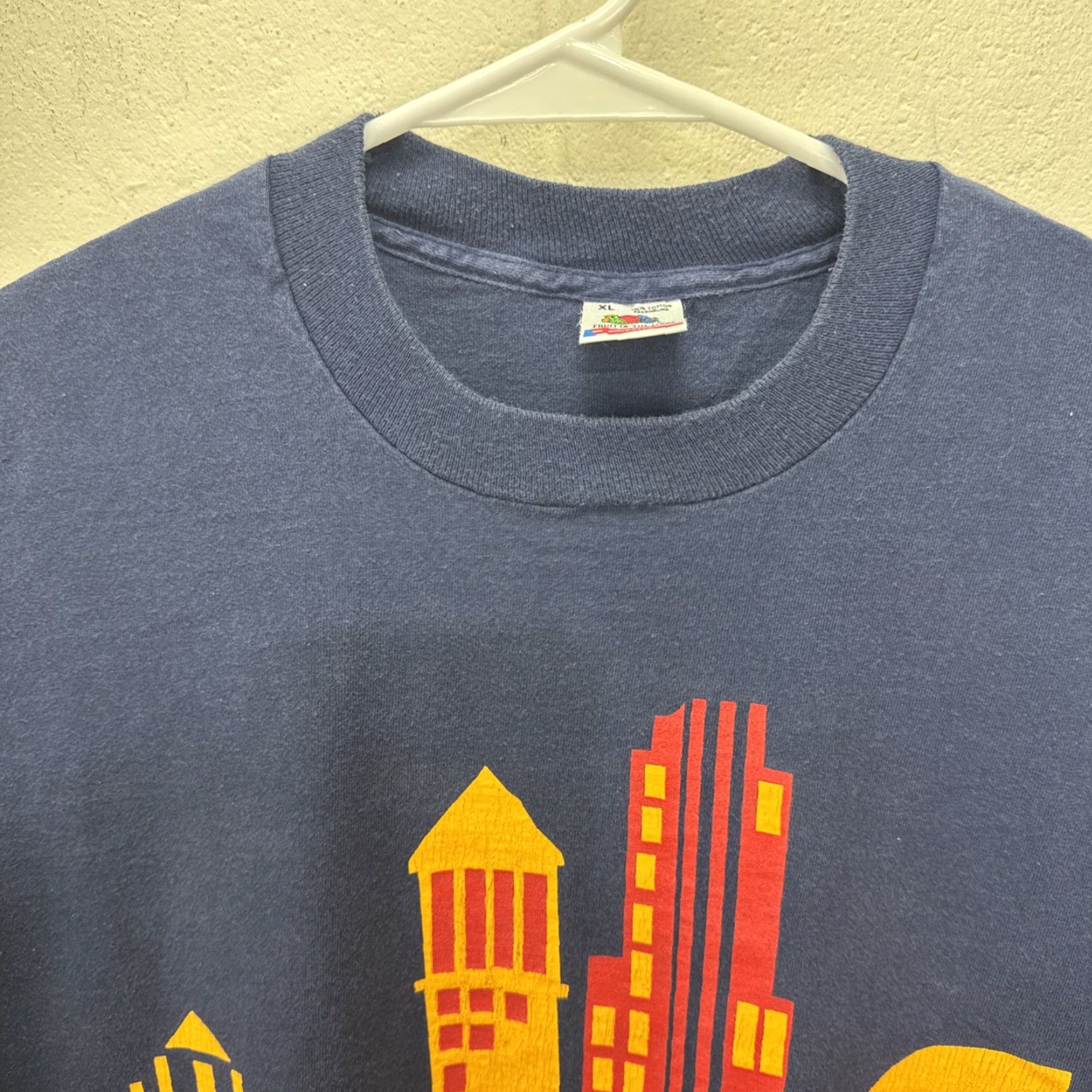 Fruit Of The Loom VINTAGE Fruit of the Loom Cityscape T-Shirt Blue XL Graphic Print Twin Towers 90s Mens Size US XL / EU 56 / 4 - 5 Thumbnail