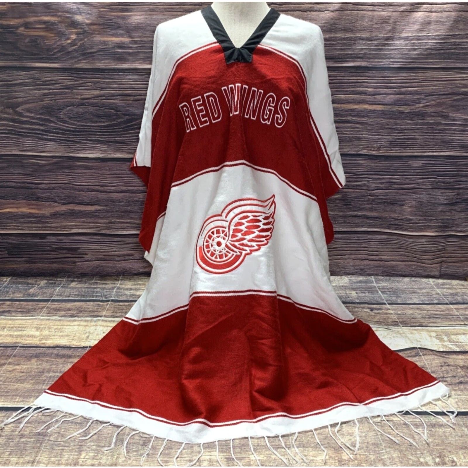Vintage Detroit Red Wings NHL Pullover Poncho Blanket Woven Embroidered One Size Size ONE SIZE - 7 Thumbnail