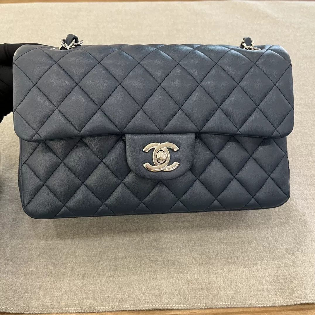 Chanel Pre-loved Bag Very good condition Size ONE SIZE - 1 Thumbnail